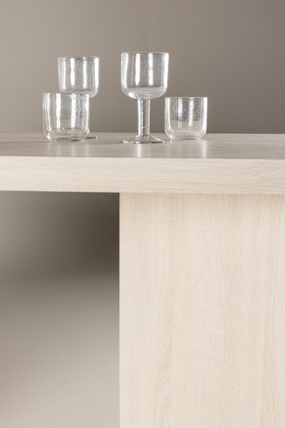 Bassholmen Esstisch in Tünchen präsentiert im Onlineshop von KAQTU Design AG. Esstisch ist von Vind