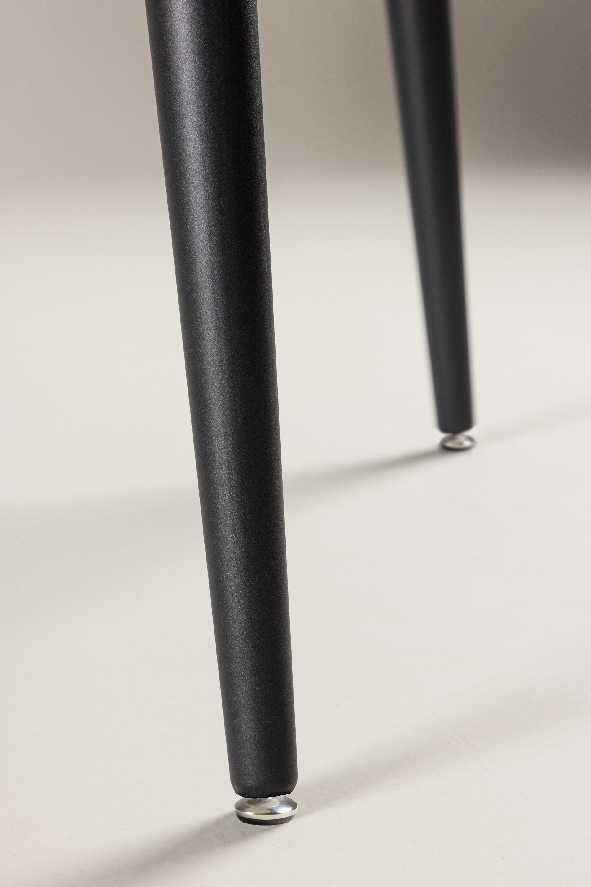 Ellis Esstisch in Schwarz präsentiert im Onlineshop von KAQTU Design AG. Esstisch ist von Venture Home