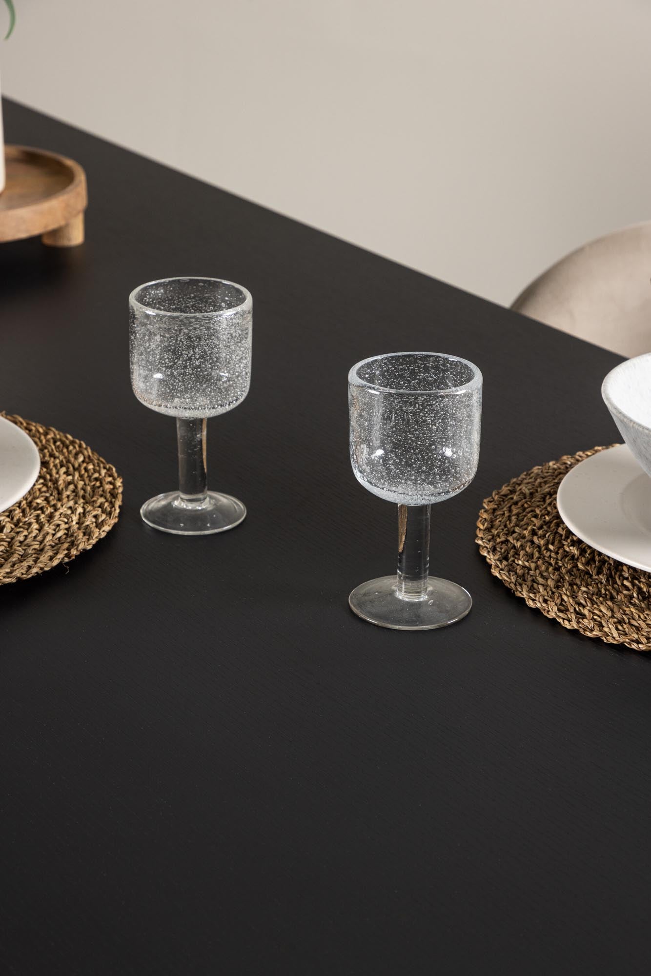 Ellis Esstisch: Modernes Herzstück für Ihr stilvolles Esszimmer.