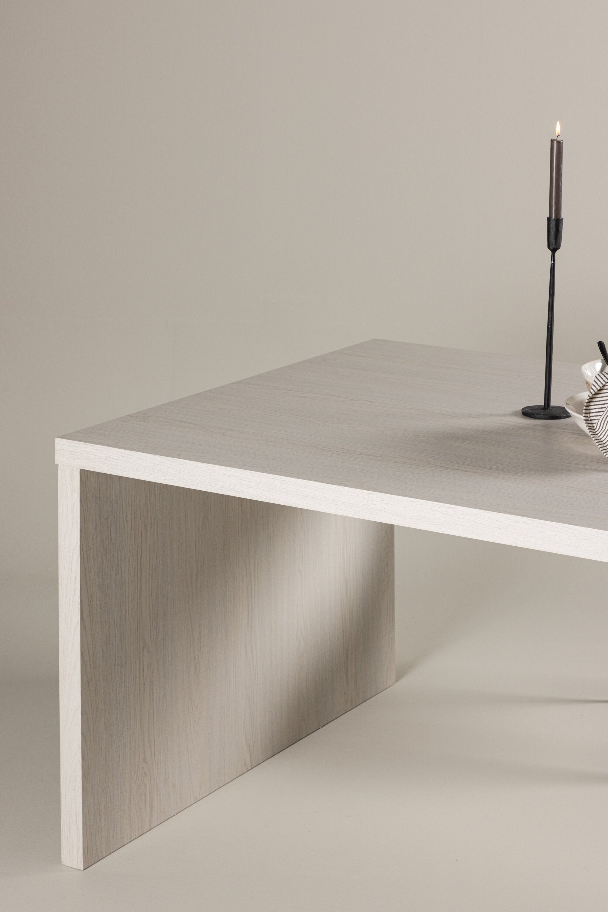 Mika Esstisch in Tünchen präsentiert im Onlineshop von KAQTU Design AG. Esstisch ist von Venture Home