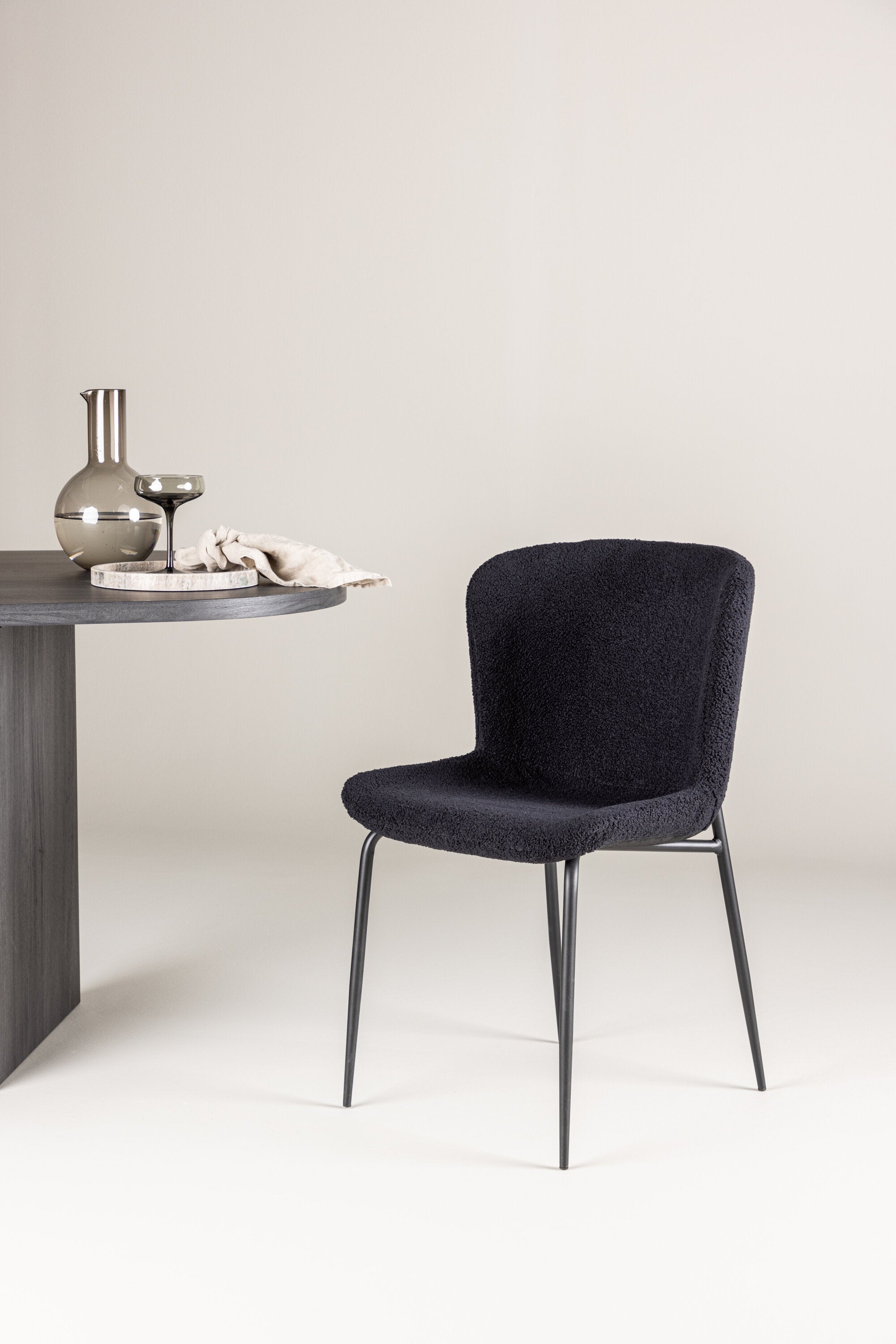 Modesto Esszimmerstuhl in Schwarz präsentiert im Onlineshop von KAQTU Design AG. Schalenstuhl ist von Venture Home