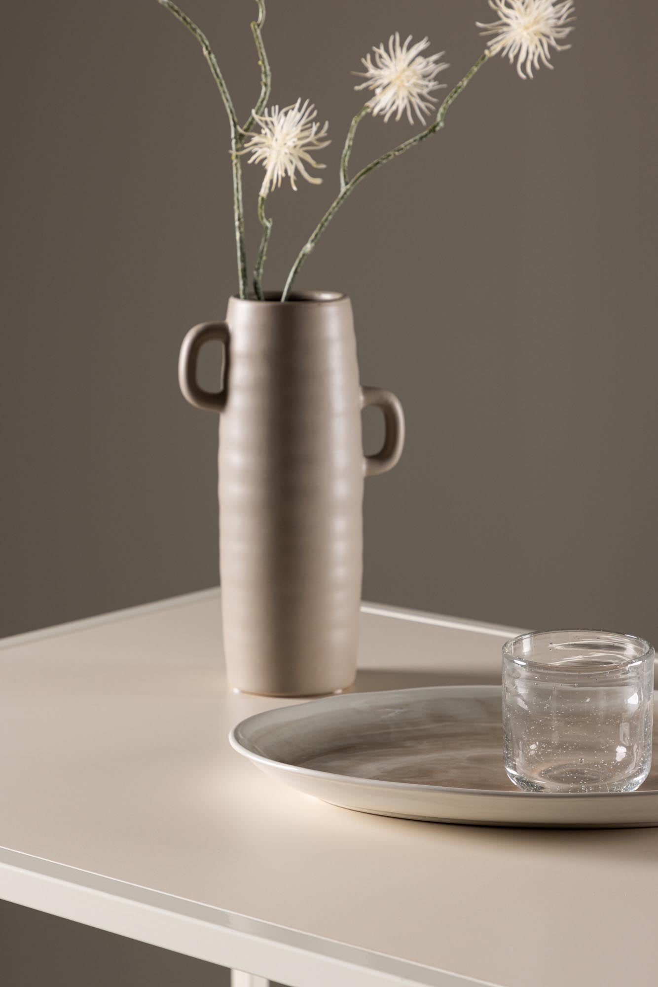 Moderner Brea Esstisch von Venture Home mit robustem Metallgestell.