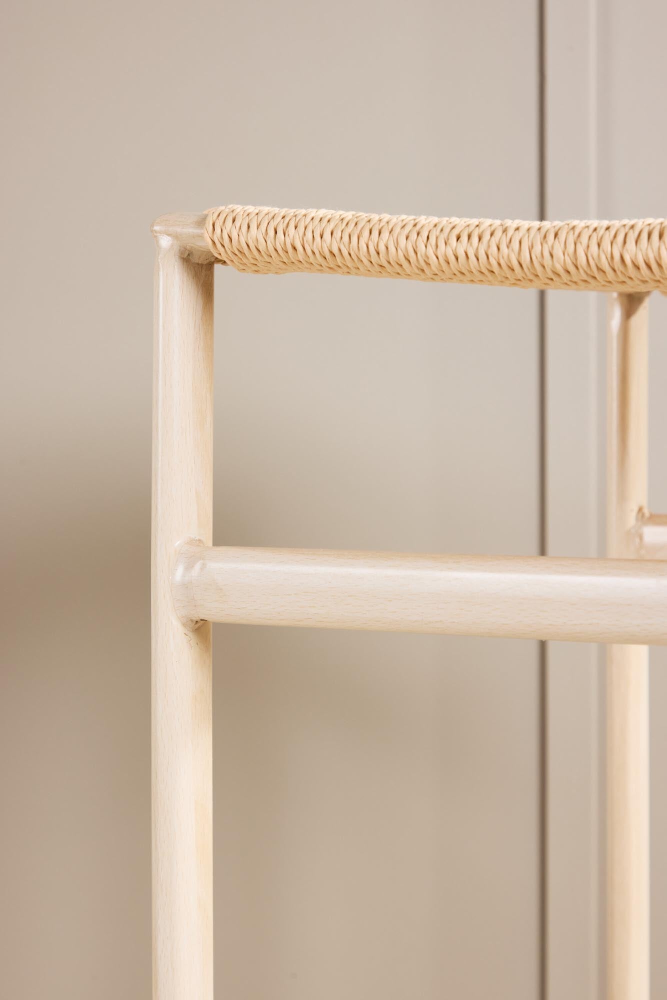 Polly Barstuhl von Venture Home: Modernes Design, bequem und stilvoll, perfekt für Küche oder Bar, vereint Eleganz und Funktionalität.