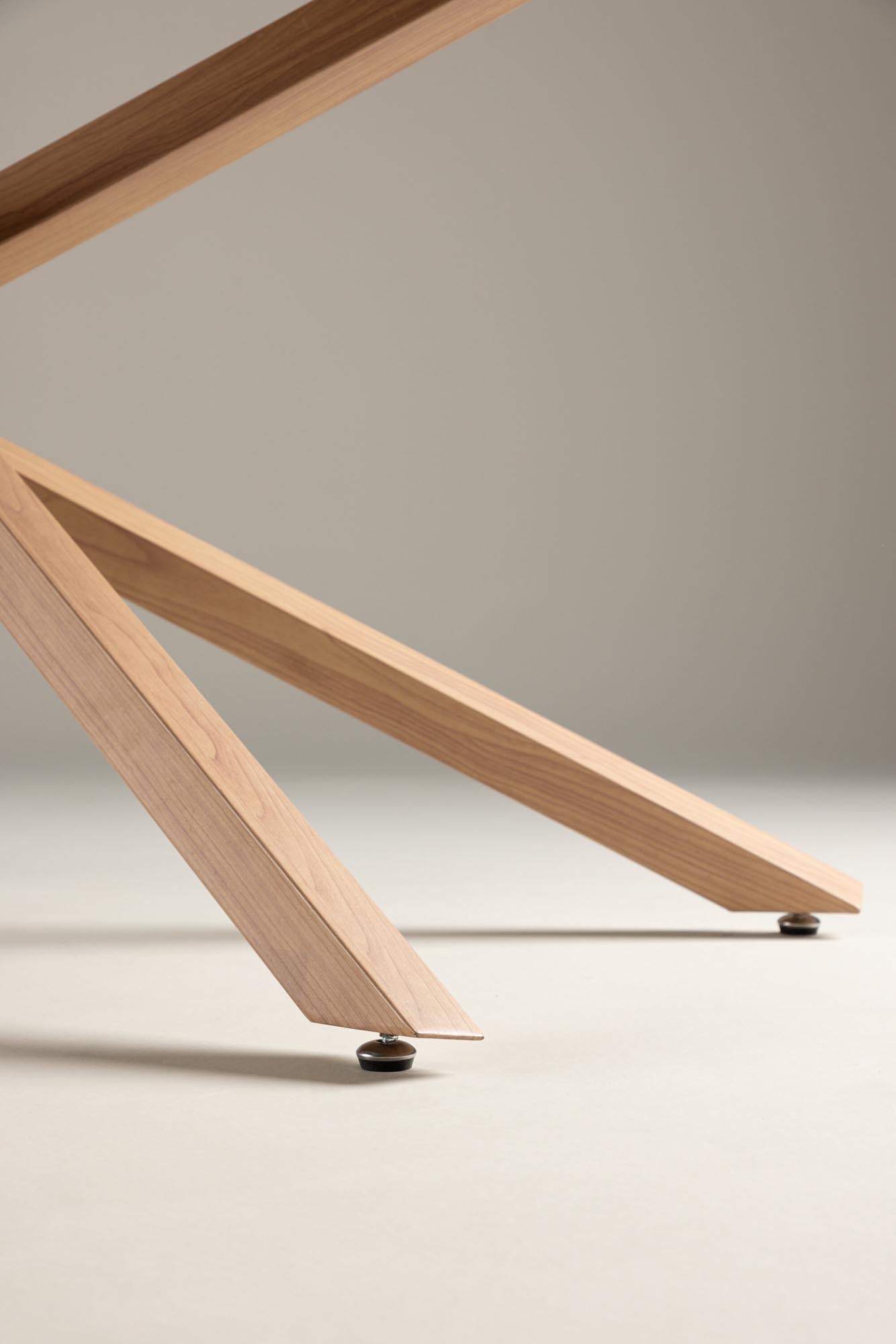 Piazza Esstisch von Venture Home: Eleganter Tisch in Mokkafarbe für gesellige Runden und unvergessliche Momente im Essbereich.