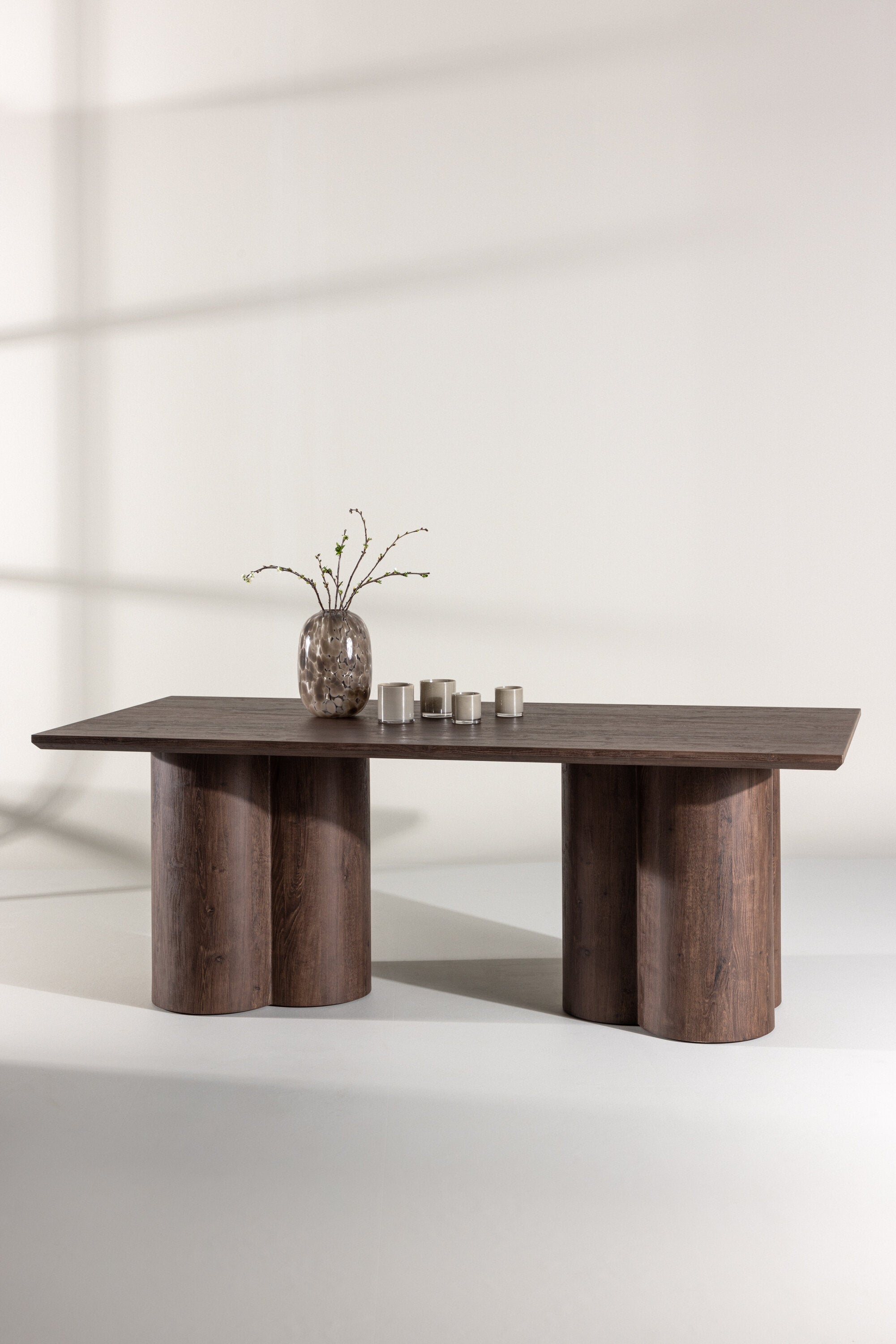 Olivia Esstisch in Mokka präsentiert im Onlineshop von KAQTU Design AG. Esstisch ist von Venture Home