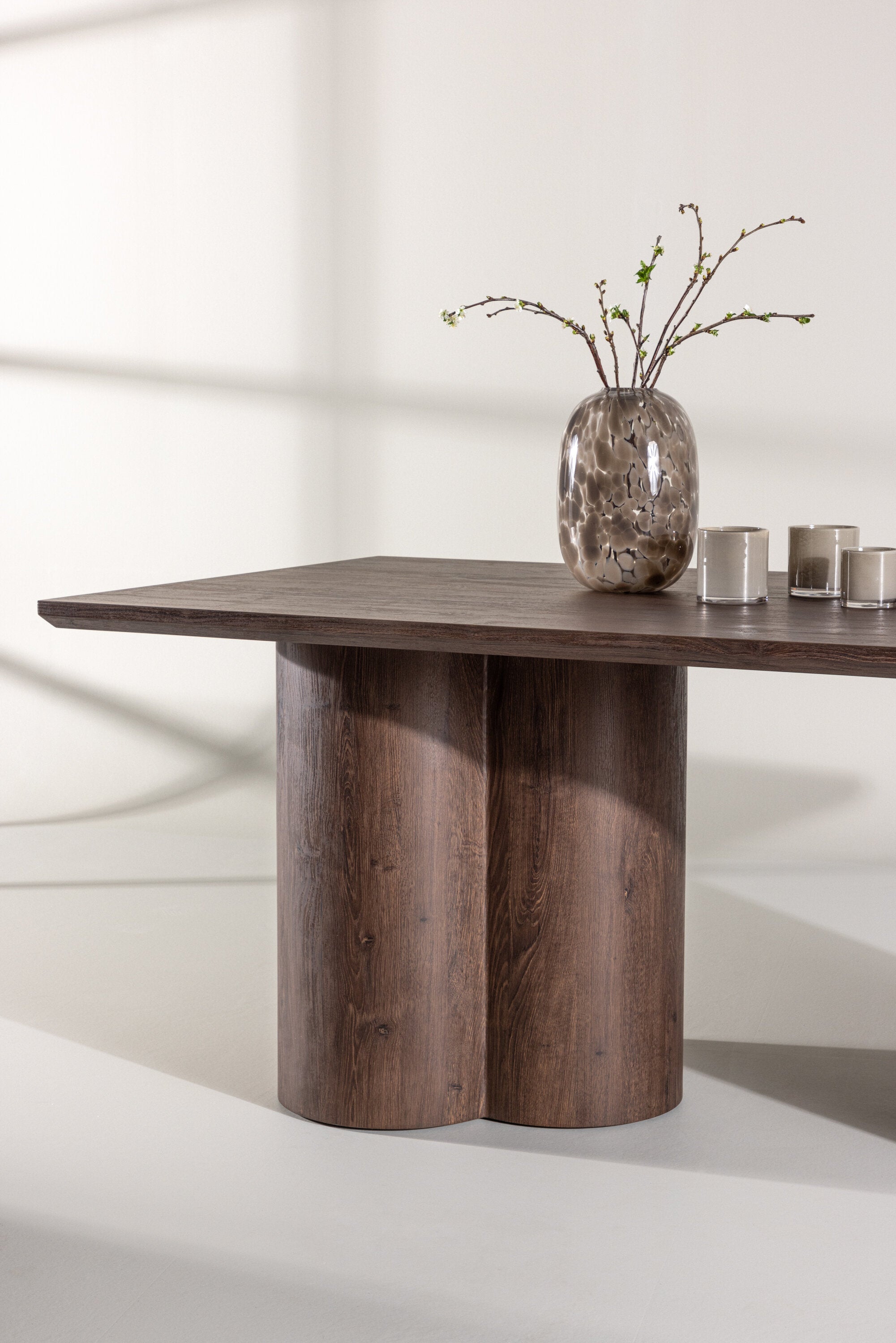 Olivia Esstisch in Mokka präsentiert im Onlineshop von KAQTU Design AG. Esstisch ist von Venture Home