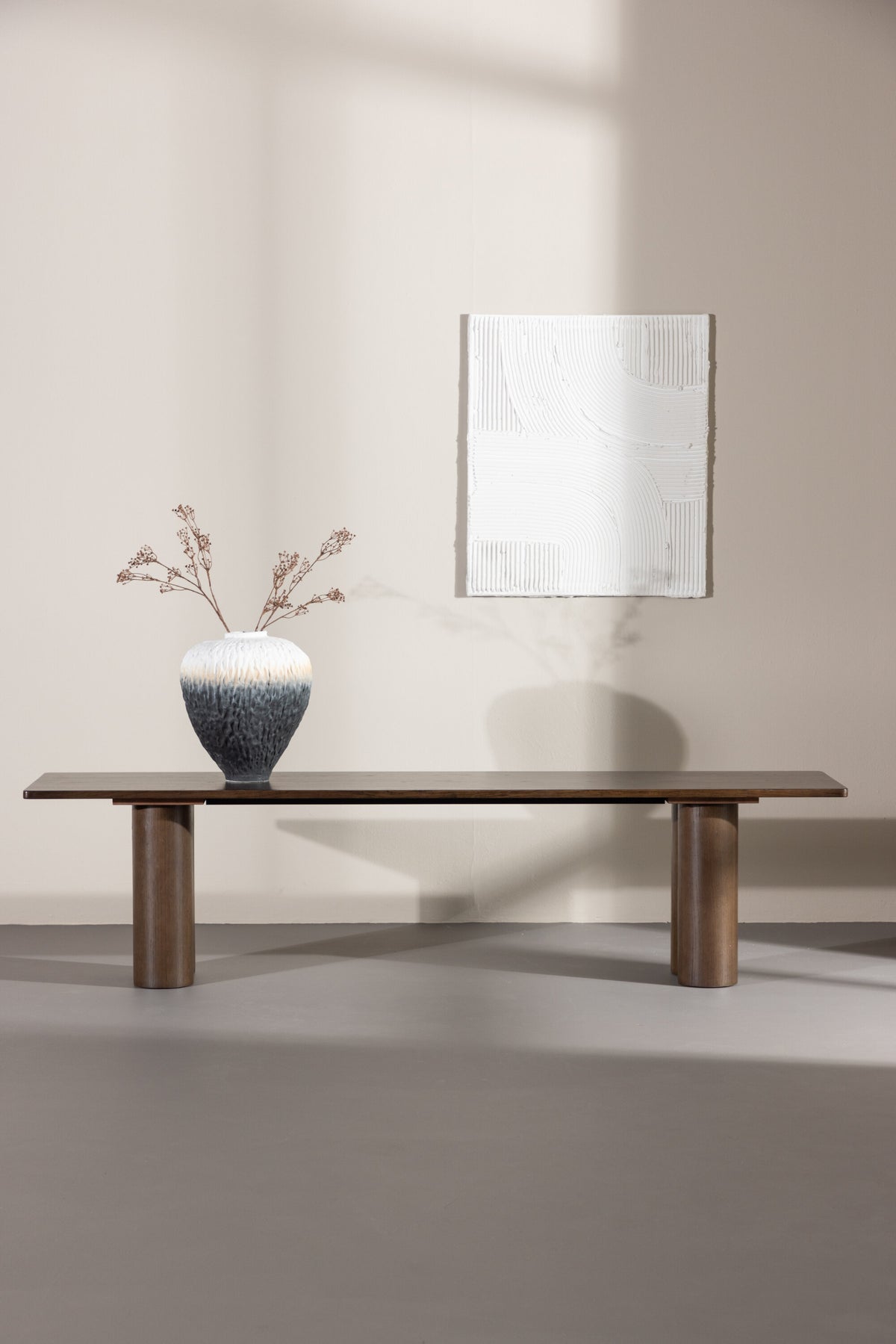 Olivia Bank in Mokka präsentiert im Onlineshop von KAQTU Design AG. Sitzbank ist von Venture Home