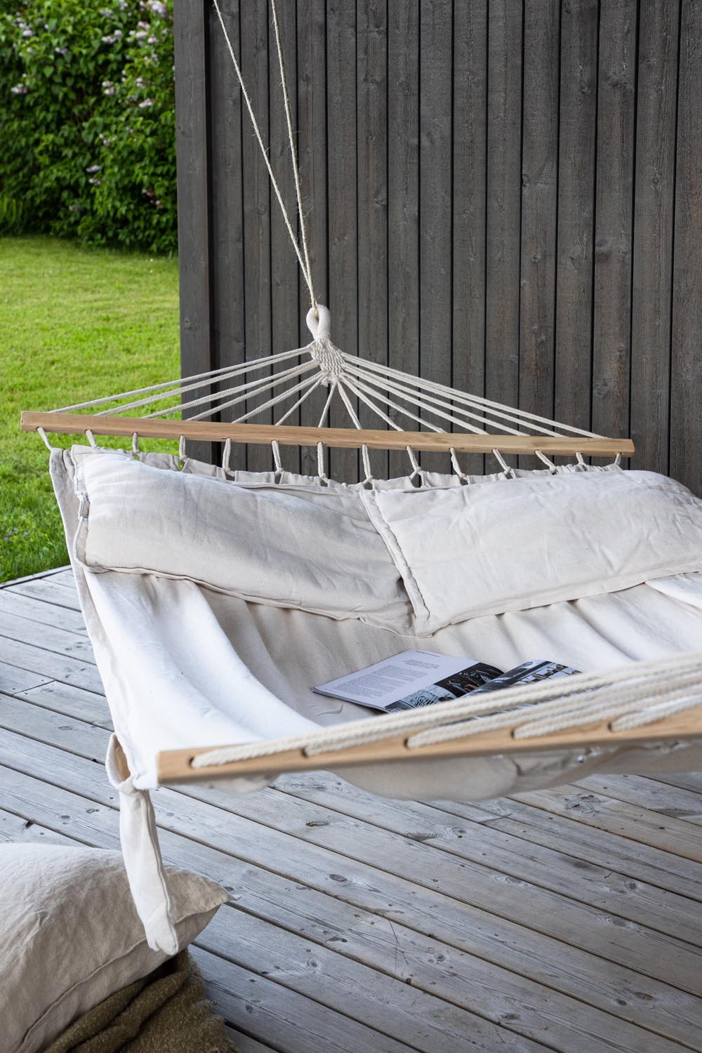 Anini Hängematte in Weiss präsentiert im Onlineshop von KAQTU Design AG. Hängematte ist von Venture Home