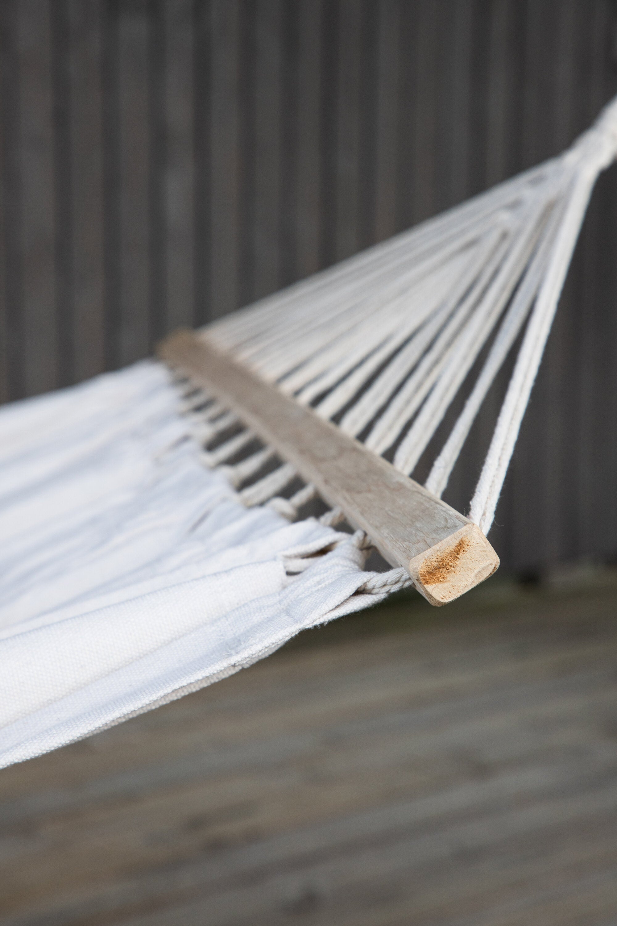 Anini Hängematte in Weiss präsentiert im Onlineshop von KAQTU Design AG. Hängematte ist von Venture Home