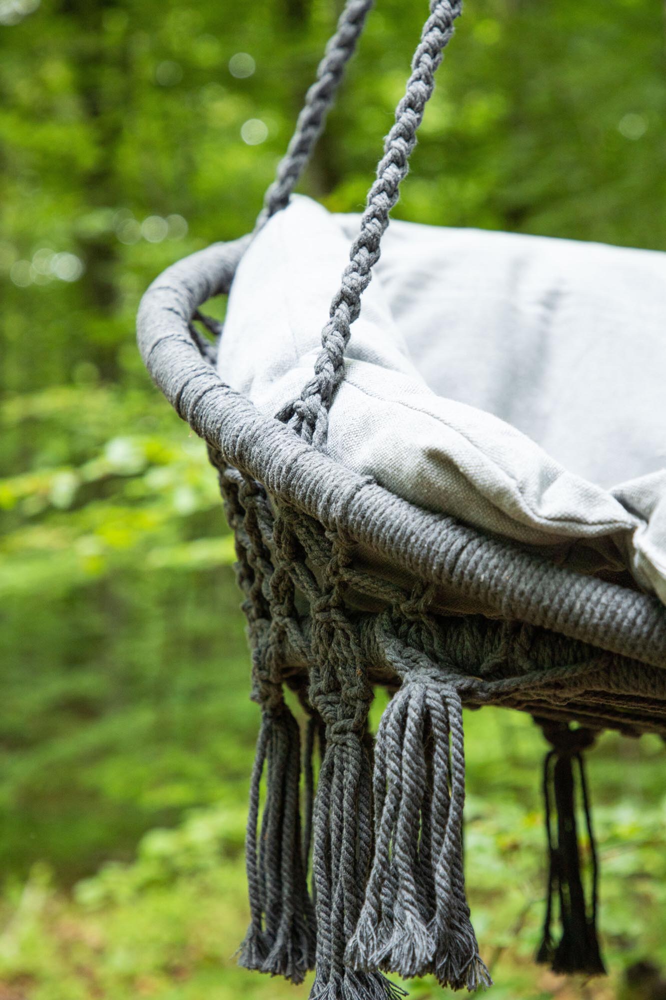 Die Hamtic Hollywoodschaukel von Venture Home bietet stilvollen Komfort für Ihren Garten oder Ihre Terrasse.