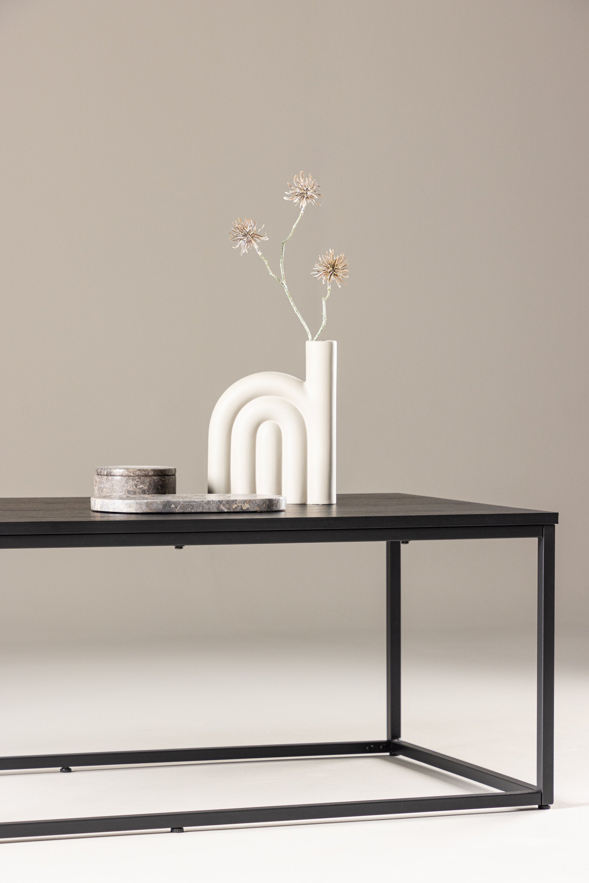 Mallan Sofatisch in Schwarz präsentiert im Onlineshop von KAQTU Design AG. Beistelltisch ist von Venture Home