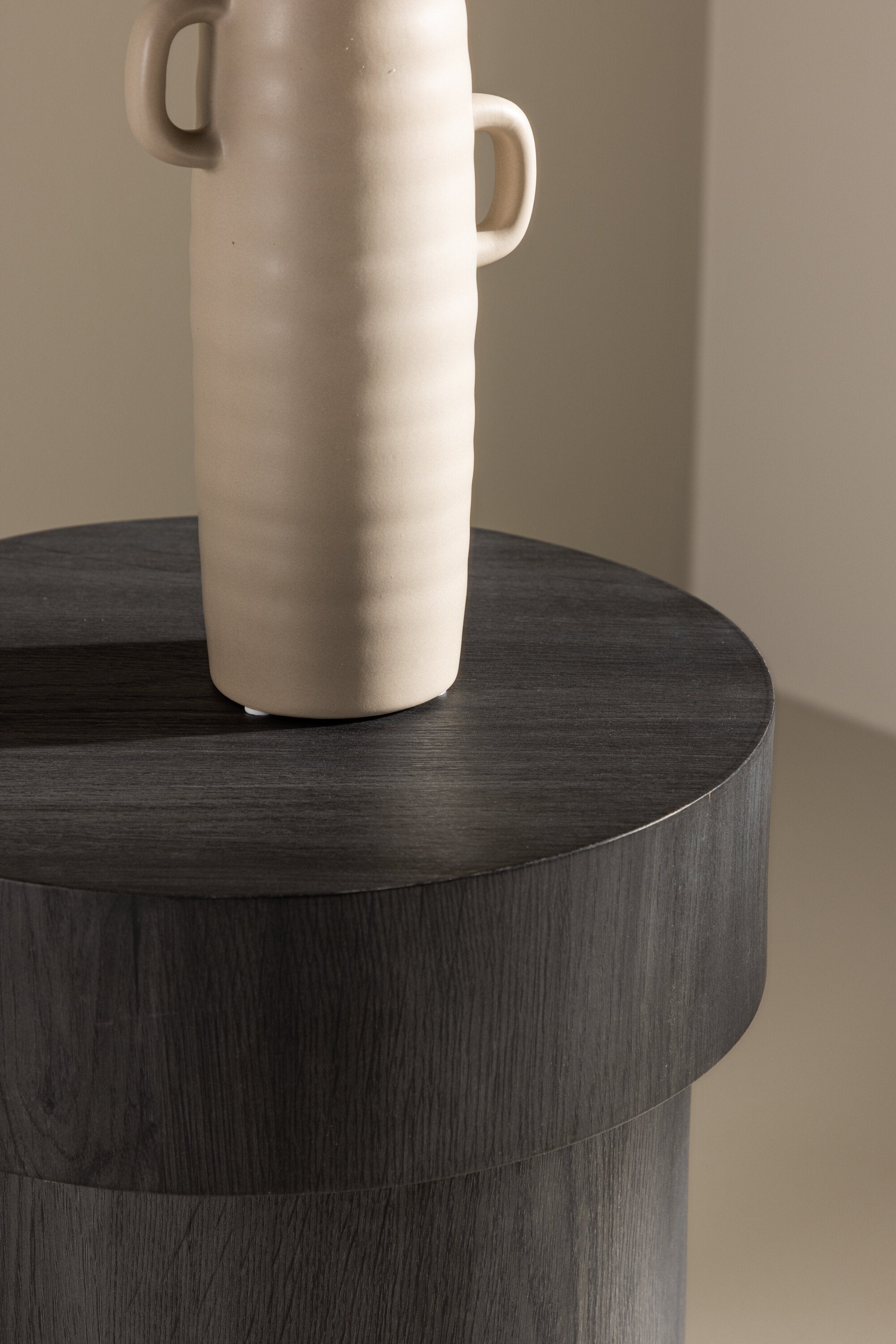 Malung Beistelltisch in Schwarz präsentiert im Onlineshop von KAQTU Design AG. Beistelltisch ist von Vind