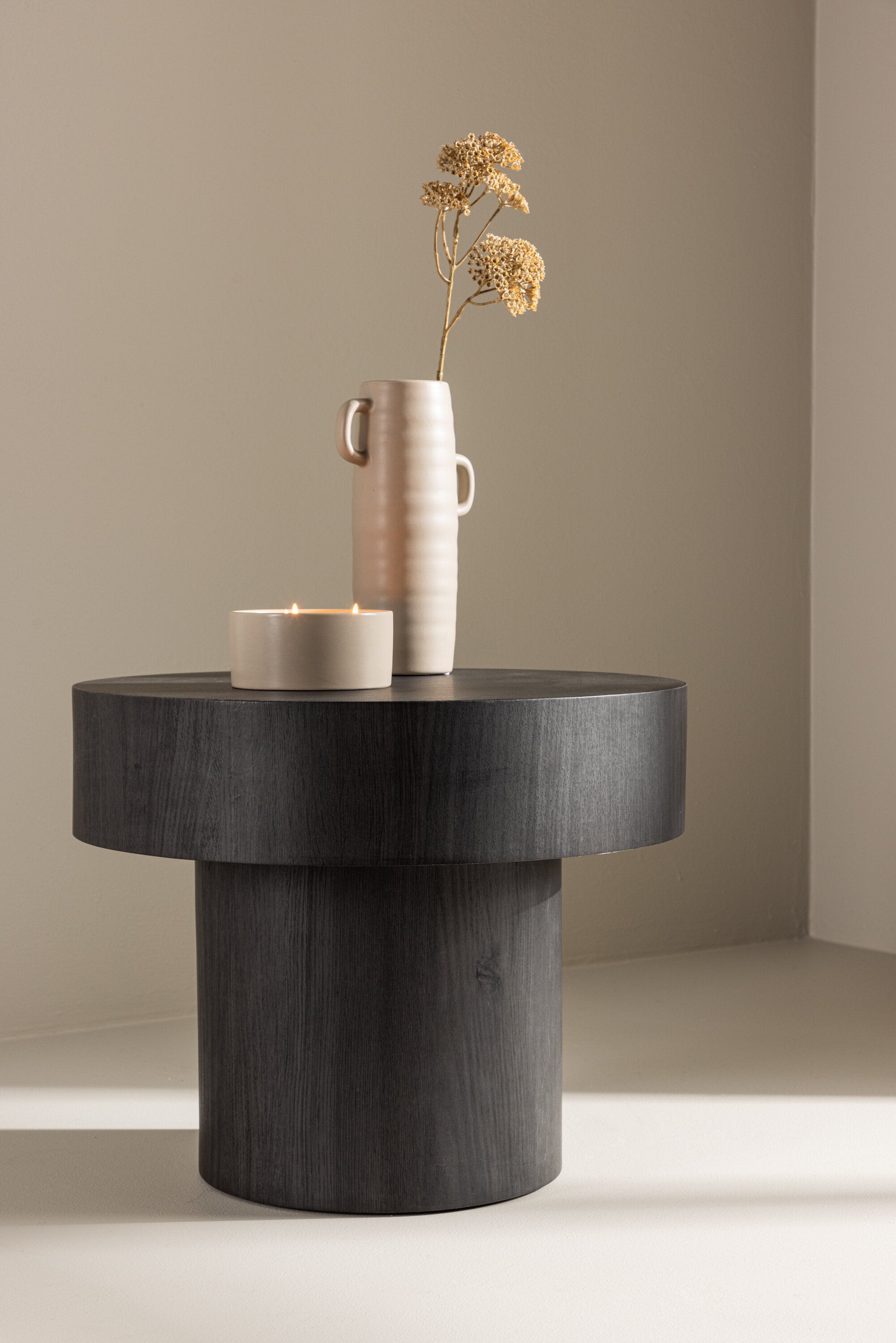 Malung Beistelltisch in Schwarz präsentiert im Onlineshop von KAQTU Design AG. Beistelltisch ist von Vind