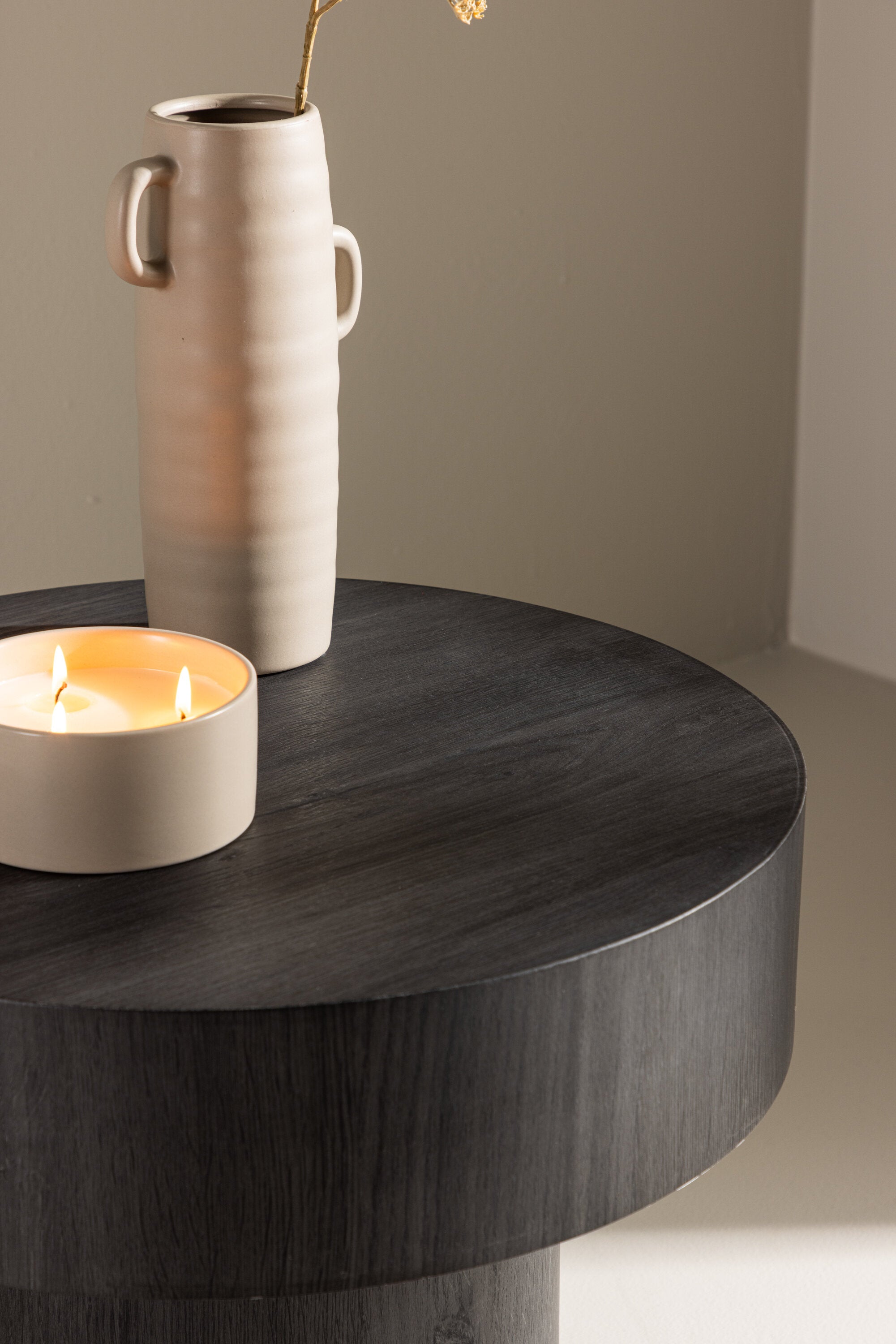 Malung Beistelltisch in Schwarz präsentiert im Onlineshop von KAQTU Design AG. Beistelltisch ist von Vind