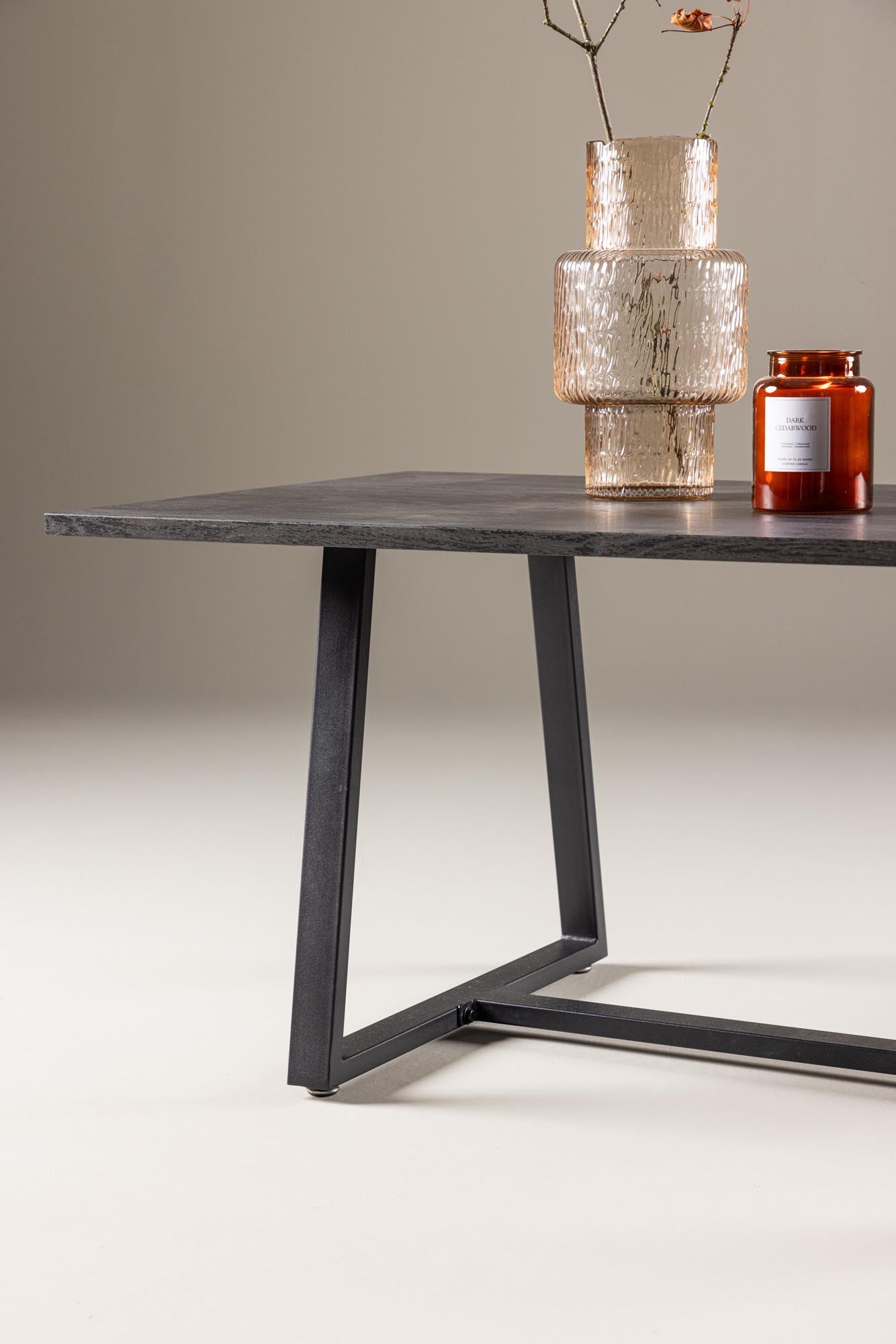 Plankton Sofatisch in Schwarz präsentiert im Onlineshop von KAQTU Design AG. Beistelltisch ist von Venture Home
