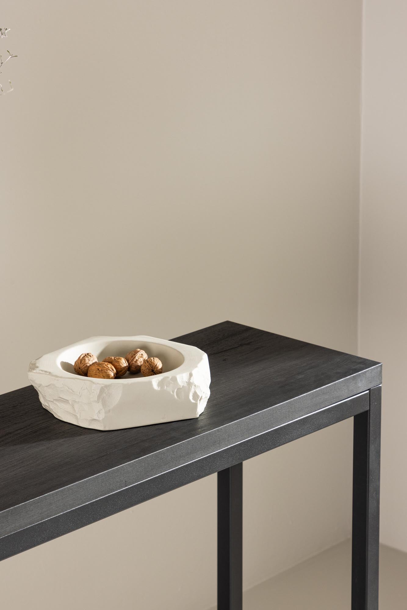 Moderner Rise Beistelltisch: Stilvolle Funktionalität von Venture Home.