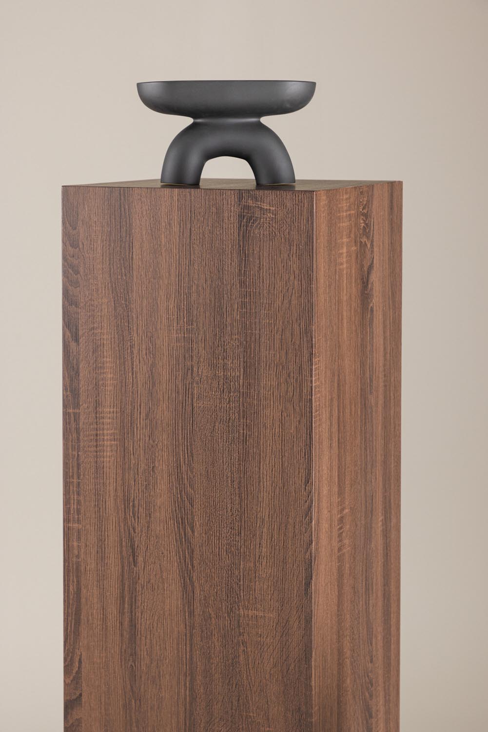 Ramsvik Sockel in Braun präsentiert im Onlineshop von KAQTU Design AG. Beistelltisch ist von Vind
