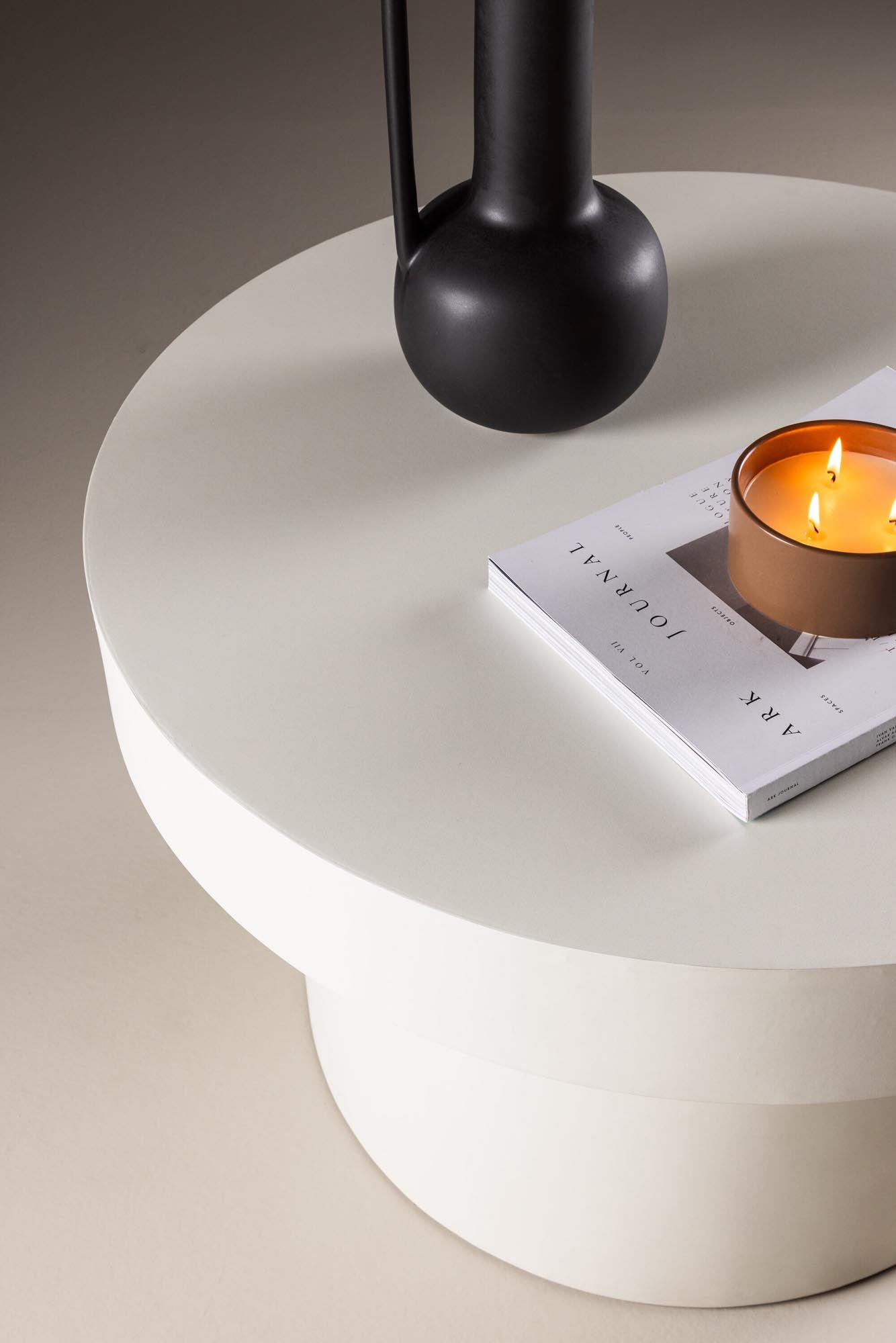 Stilvoller Malung Sofatisch von Venture Home in edlem Weiss.