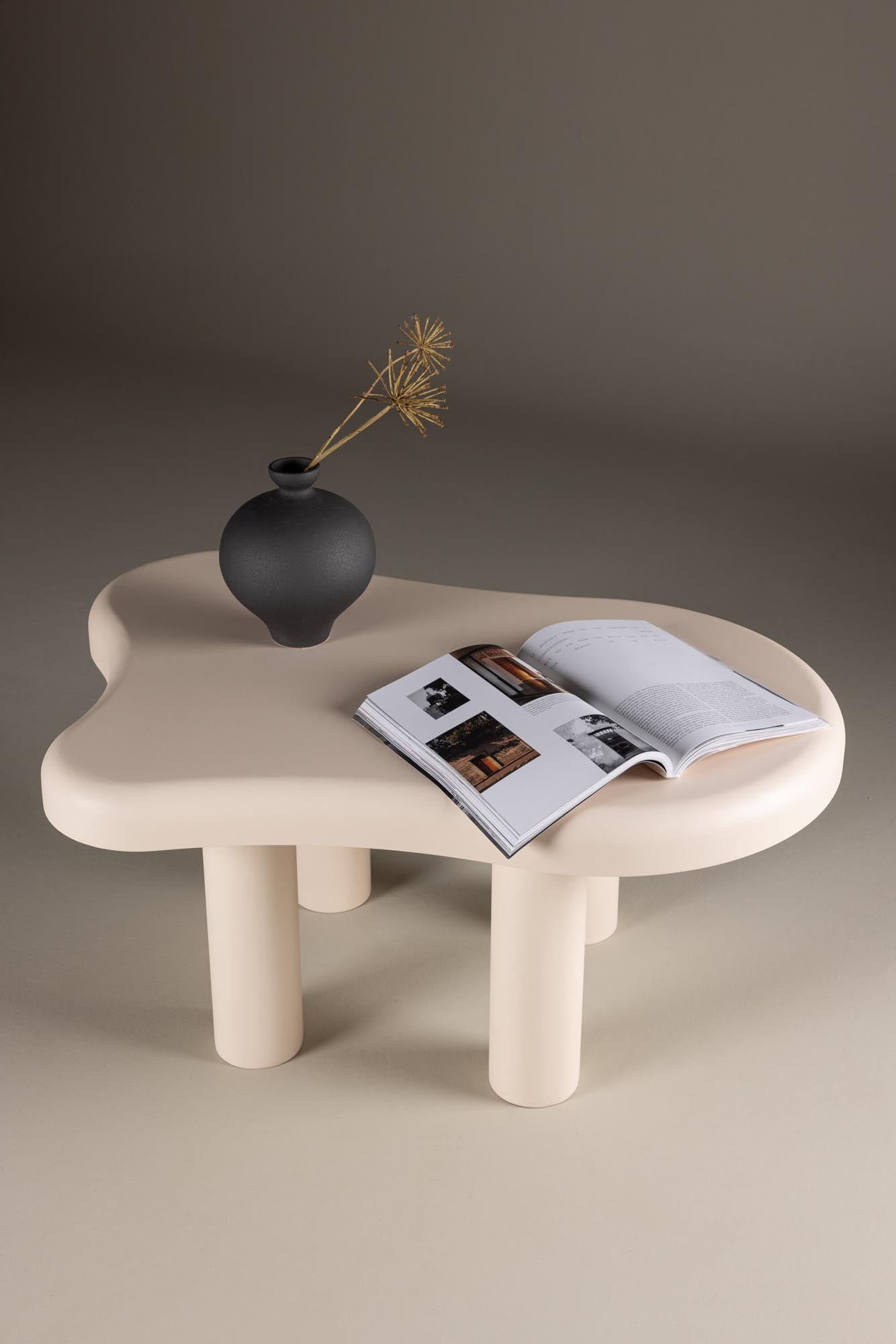 Eleganter Strömstad Sofatisch: Perfekte Harmonie aus Form und Funktion.