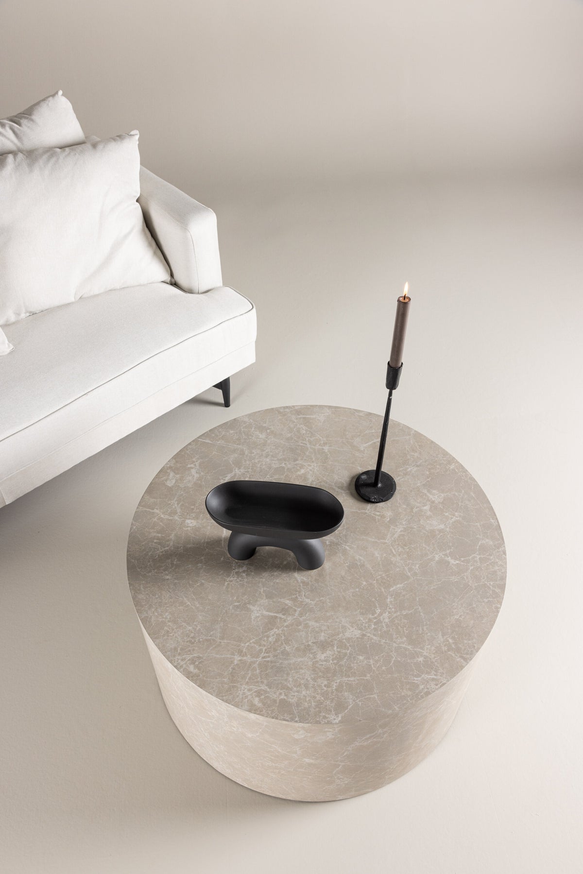 York Sofatisch in Beige präsentiert im Onlineshop von KAQTU Design AG. Beistelltisch ist von Venture Home