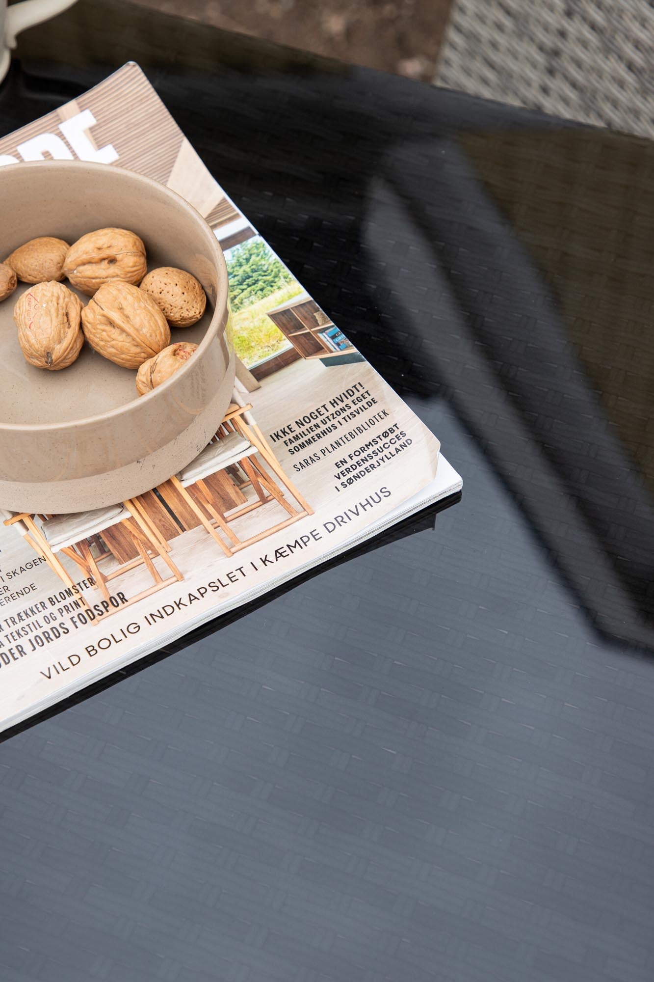 Entdecken Sie den eleganten Alo Bartisch von Venture Home – perfekt für Ihre Terrasse, wetterfest und ideal für gesellige Momente im Freien.