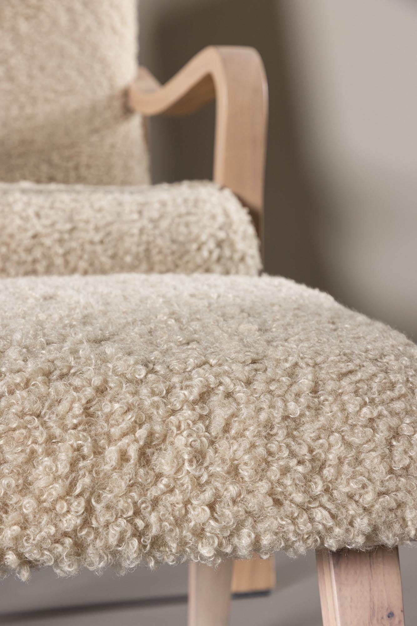 Fårö Lounge Stuhl: Skandinavische Eleganz für Ihr Wohnzimmer.