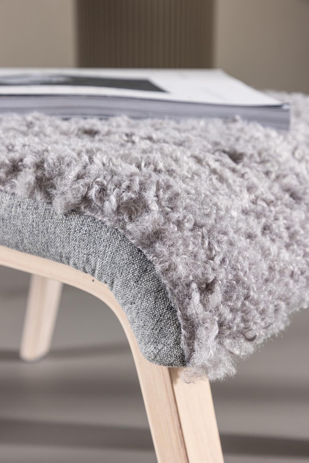 Fårö Lounge Stuhl in Hellgrau/ Weisswäsche präsentiert im Onlineshop von KAQTU Design AG. Sessel ist von Venture Home