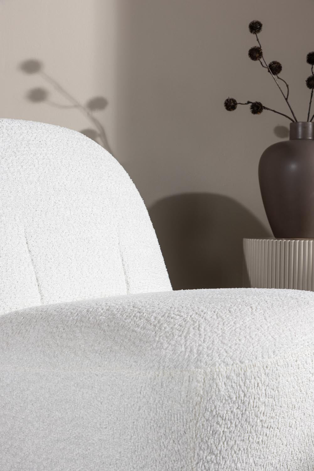 Mahla Loungestuhl in Weiss präsentiert im Onlineshop von KAQTU Design AG. Outdoor-Sessel ist von Venture Home