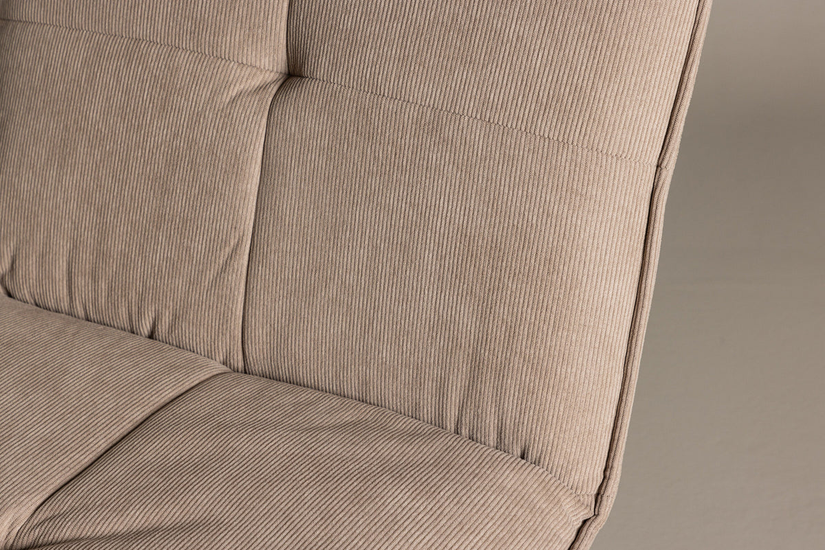 Madison Loungestuhl in Braun präsentiert im Onlineshop von KAQTU Design AG. Sessel ist von Venture Home