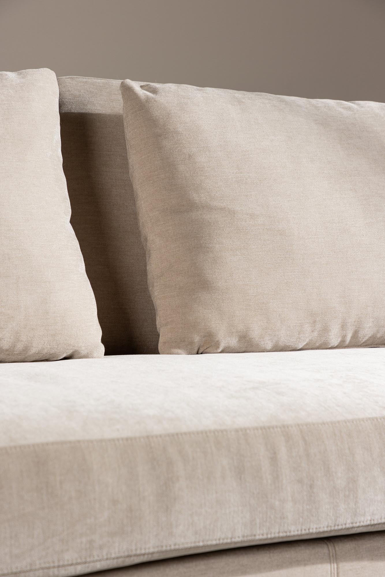 Malva Sofa: Stilvolles 3-Sitzer-Sofa in Beige für gemütliche Stunden. Perfekt für Ihr Zuhause.