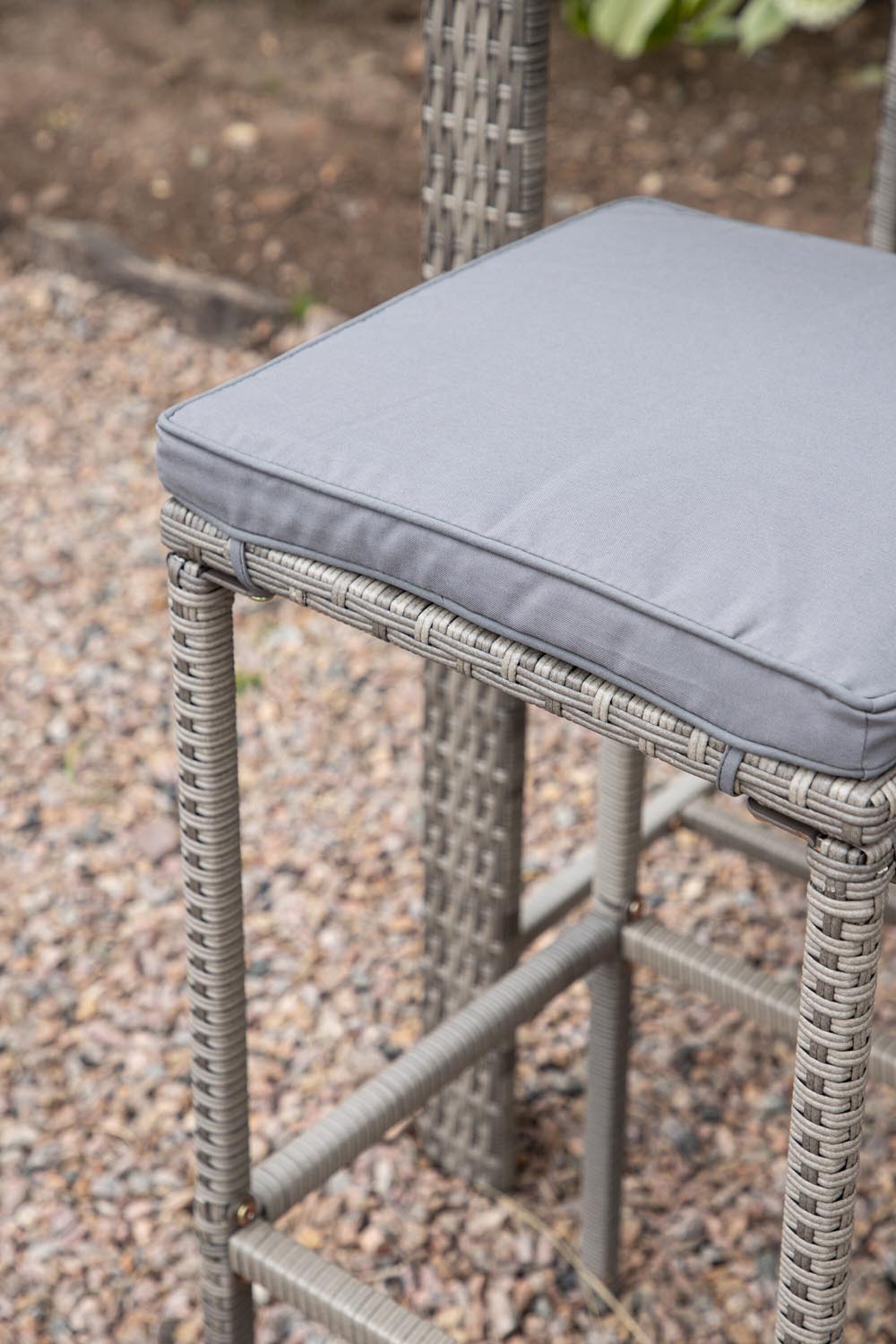 Alo Barstuhl Outdoor in Grau präsentiert im Onlineshop von KAQTU Design AG. Outdoor-Barstuhl ist von Venture Home