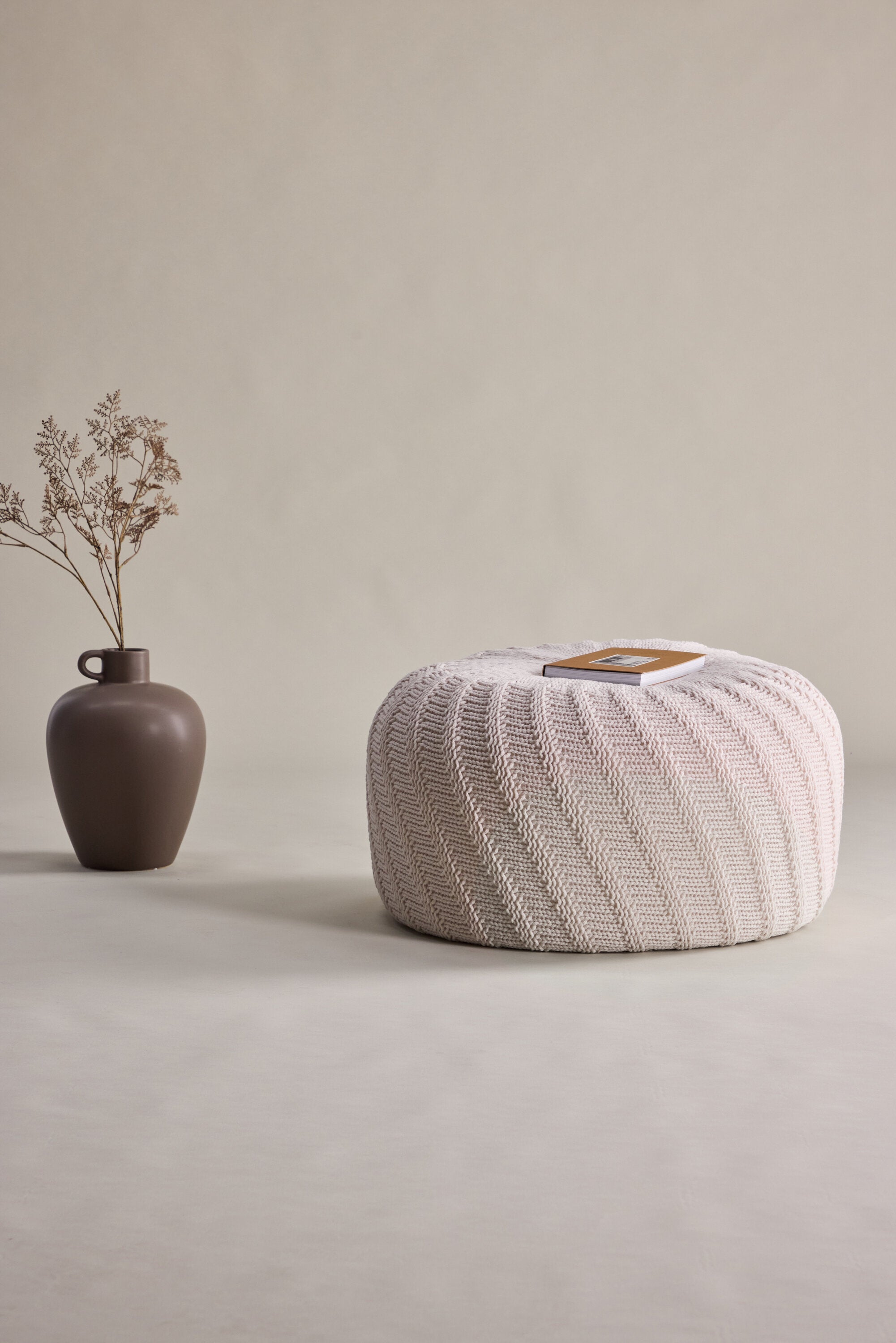 Pouf Ted in Offwhite präsentiert im Onlineshop von KAQTU Design AG. Pouf ist von Venture Home