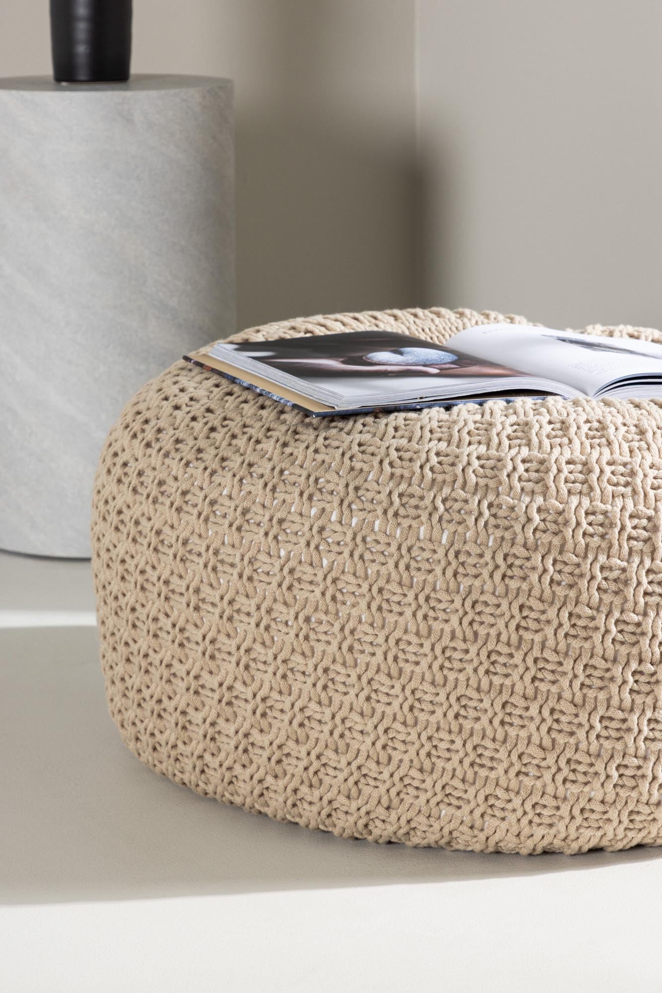 Eleganter Sam Pouf von Venture Home: Perfekte Ergänzung für Ihr Interieur.
