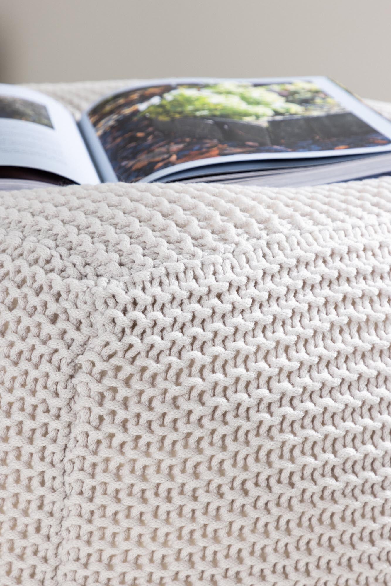 Eleganter Luca Pouf von Venture Home: Komfort trifft auf Design.