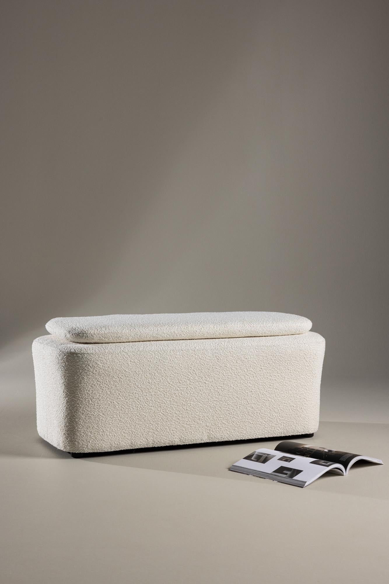 Laurel Ottoman: Stilvoller Bouclé-Hocker für zeitgemässes Interieur.