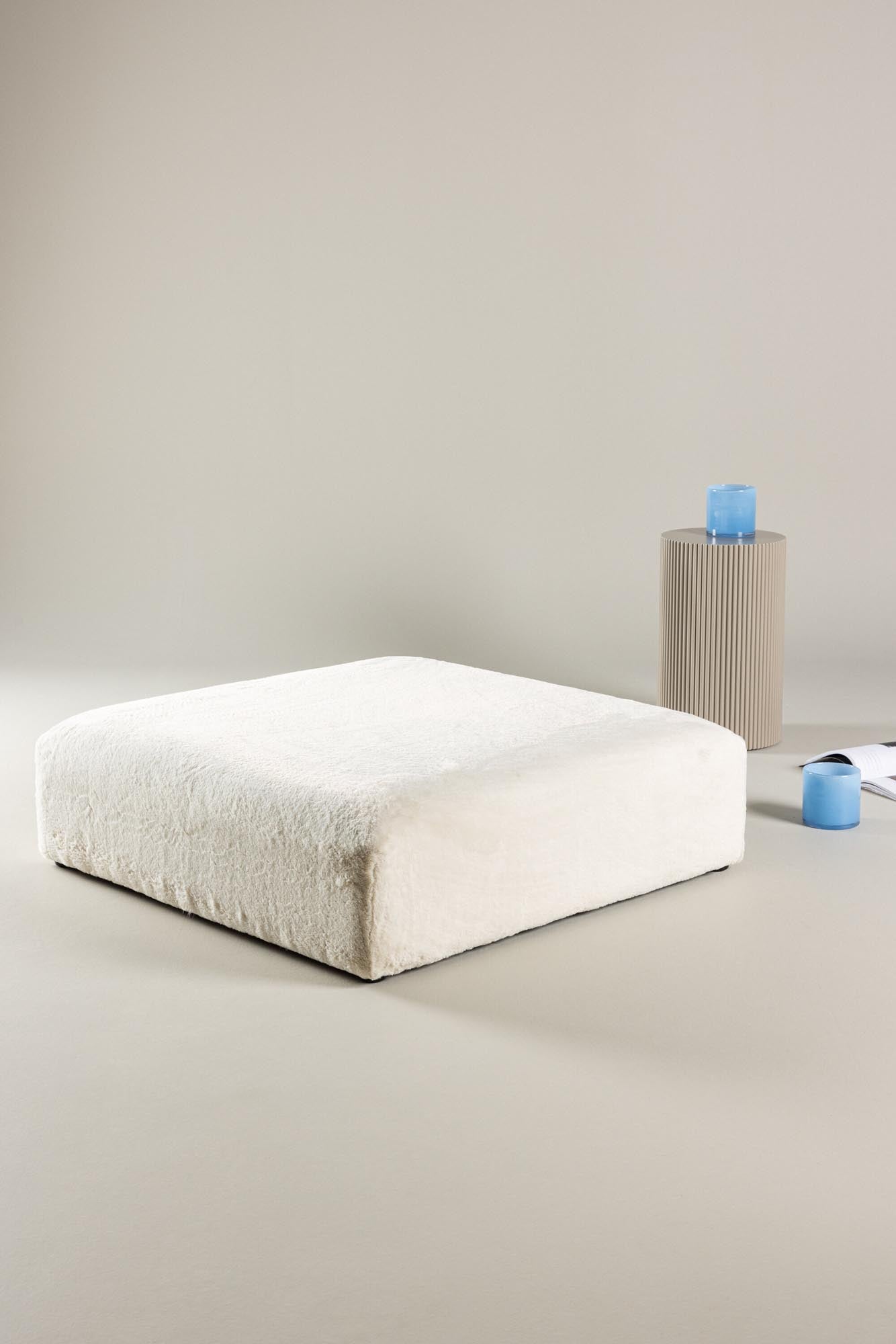 Stilvoller Davie Pouf von Venture Home für modernes Wohndesign.