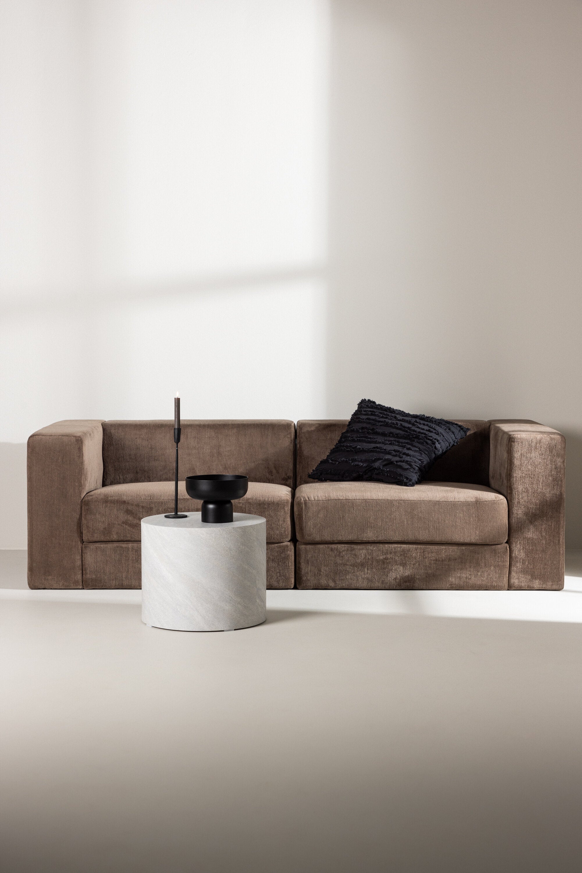 Lumi 3-Seat Sofa in Schwarz Braun präsentiert im Onlineshop von KAQTU Design AG. 3er Sofa ist von Venture Home