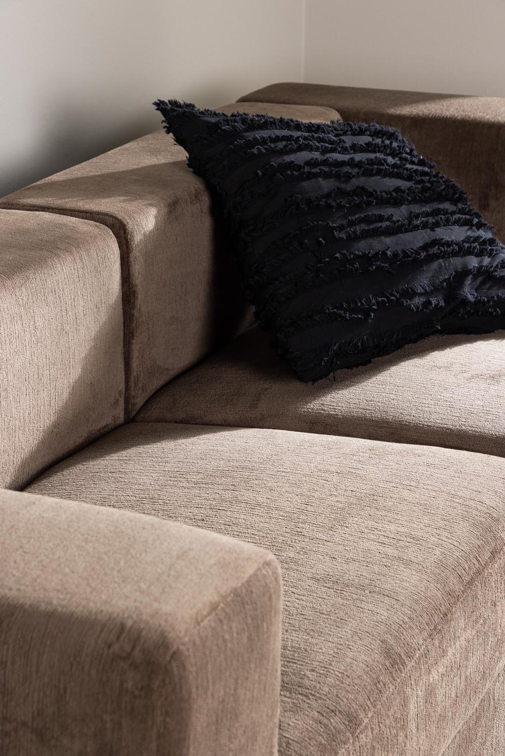 Lumi 3-Seat Sofa in Schwarz Braun präsentiert im Onlineshop von KAQTU Design AG. 3er Sofa ist von Venture Home