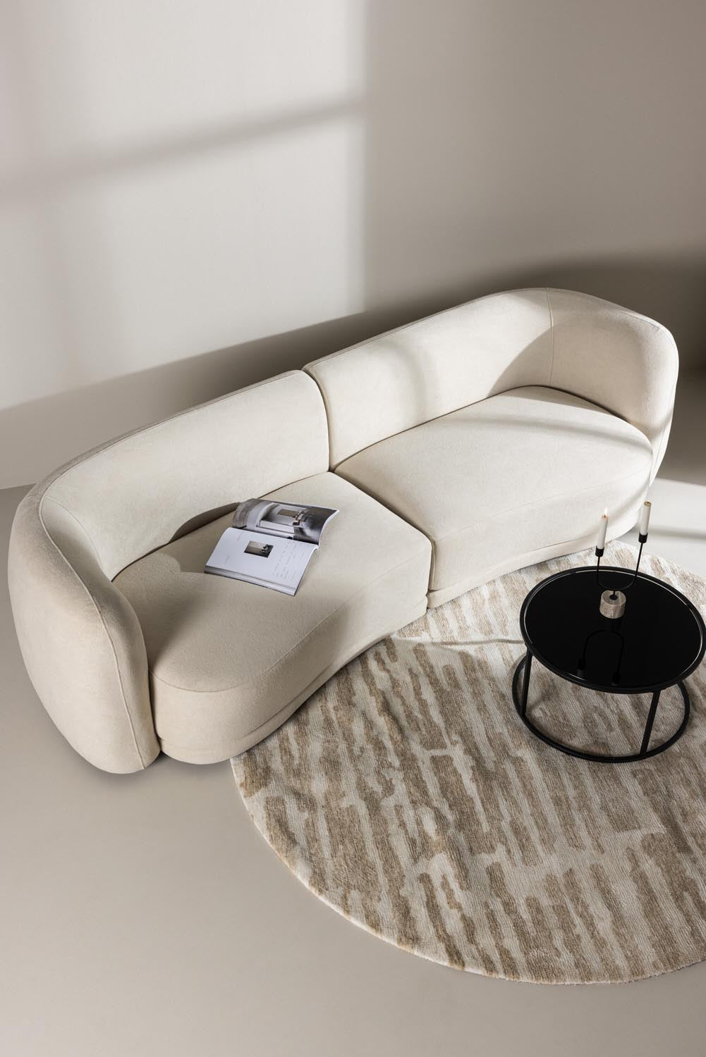 Cielo 3-Seat Sofa in Beige/Schwarz präsentiert im Onlineshop von KAQTU Design AG. 3er Sofa ist von Venture Home