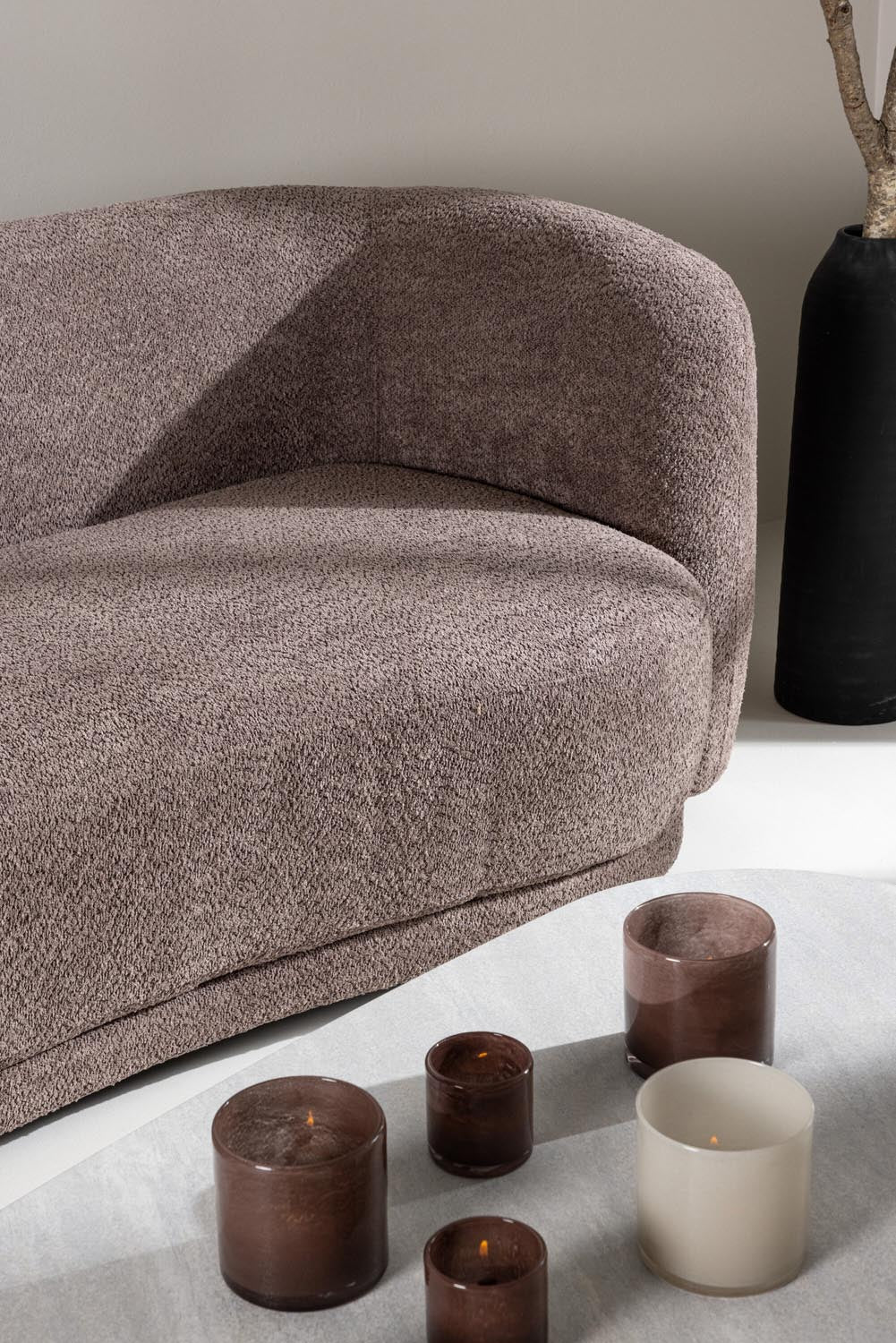 Cielo 3-Seat Sofa in Schwarz Braun präsentiert im Onlineshop von KAQTU Design AG. 3er Sofa ist von Venture Home
