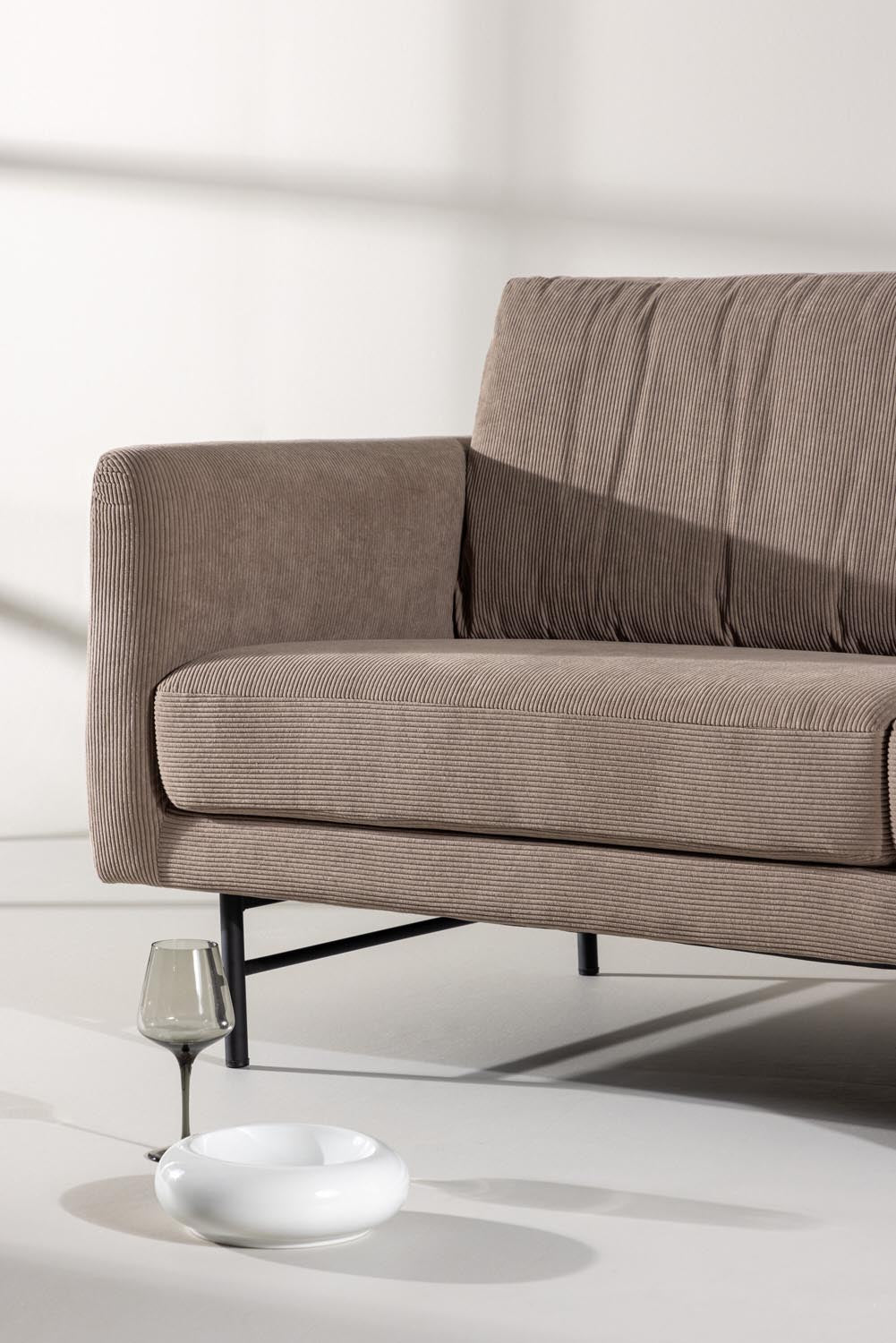 Sky 3-Seat Sofa in Braun präsentiert im Onlineshop von KAQTU Design AG. 3er Sofa ist von Venture Home