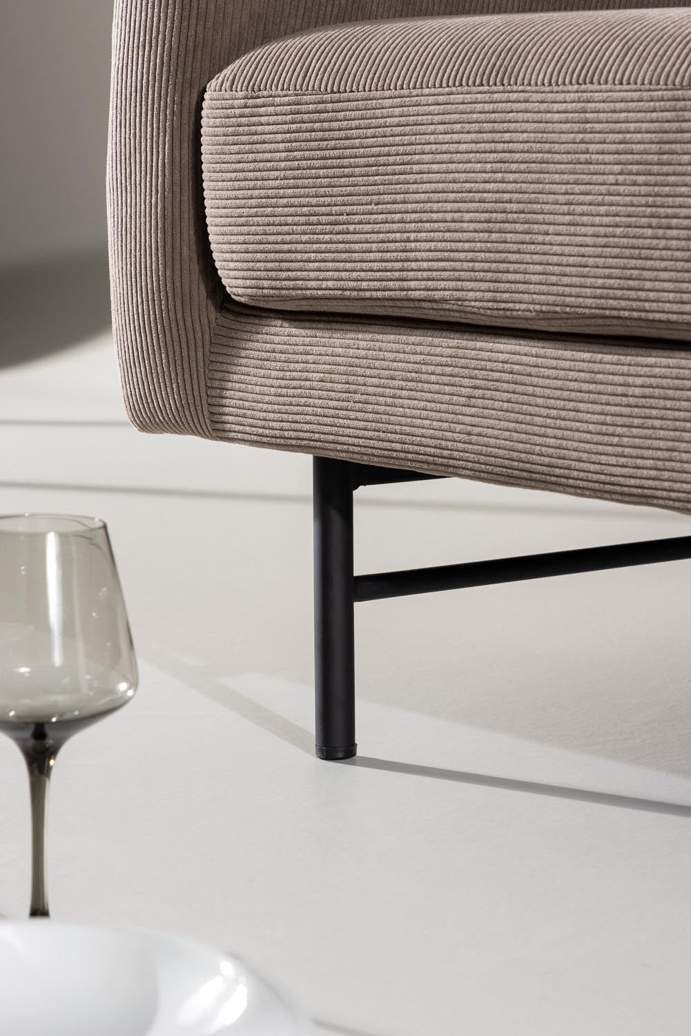 Sky 3-Seat Sofa in Braun präsentiert im Onlineshop von KAQTU Design AG. 3er Sofa ist von Venture Home