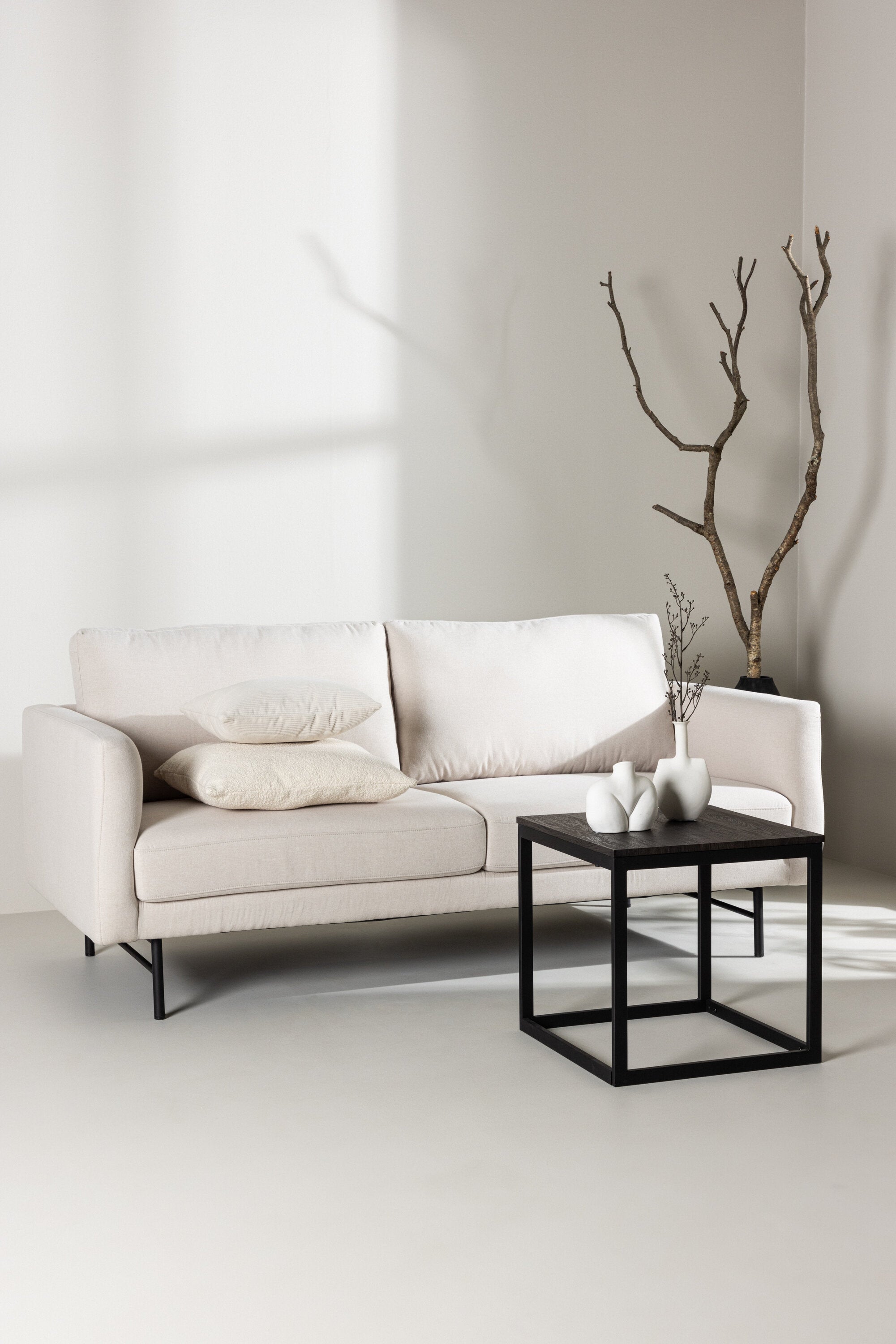 Sky 3-Seat Sofa in Weiss präsentiert im Onlineshop von KAQTU Design AG. 3er Sofa ist von Venture Home