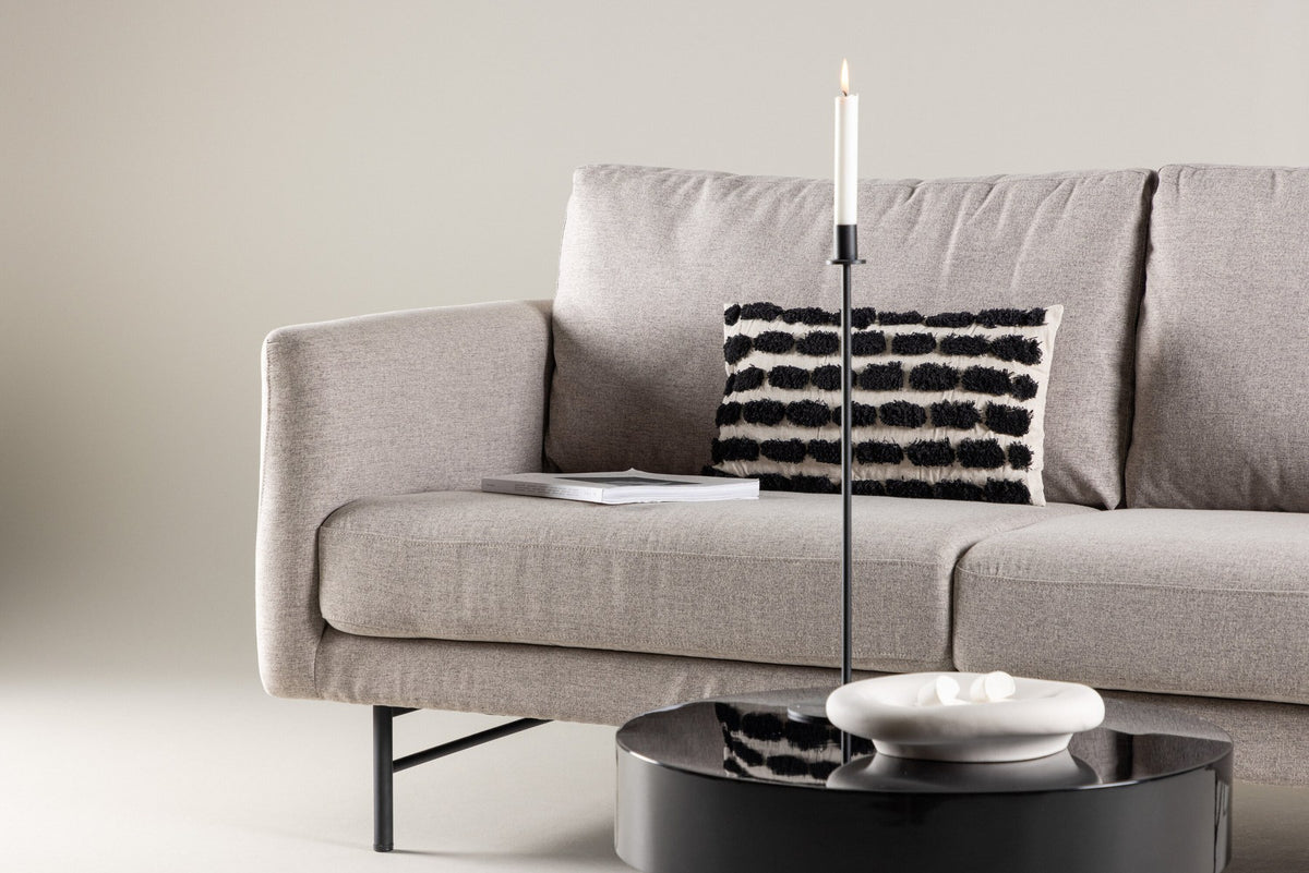 Braunes 3er Sofa Sky von Venture Home mit schwarzen Stahlbeinen, Polsterung aus Polyester und Schaumstoff, inklusive Kissen.