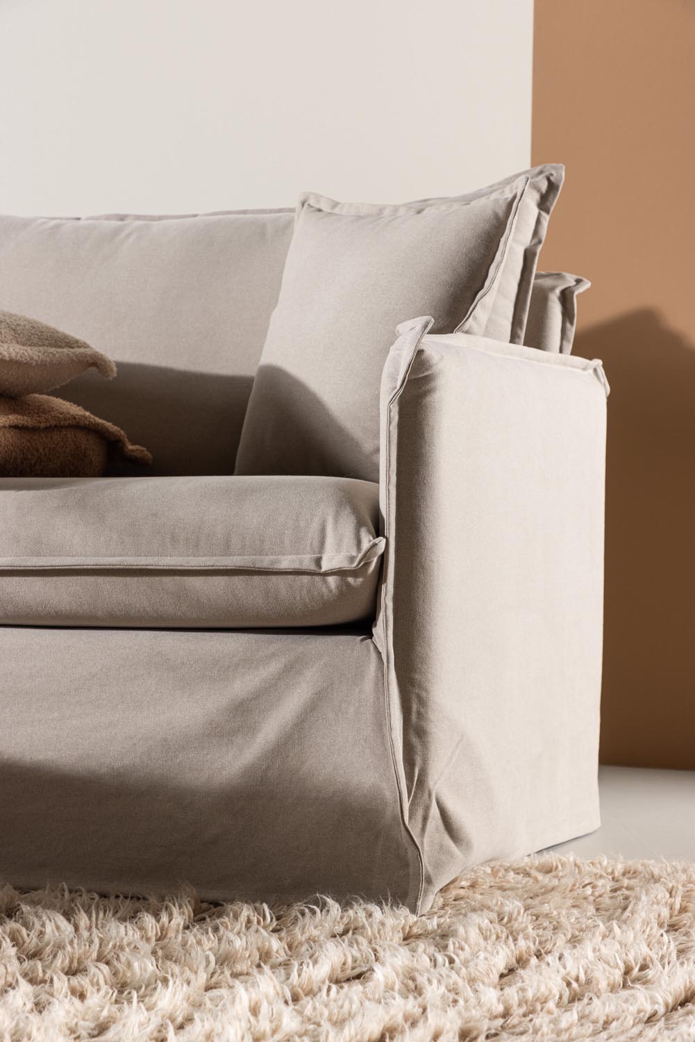 Nova 3-Seat Sofa in Schwarz Braun präsentiert im Onlineshop von KAQTU Design AG. 3er Sofa ist von Venture Home