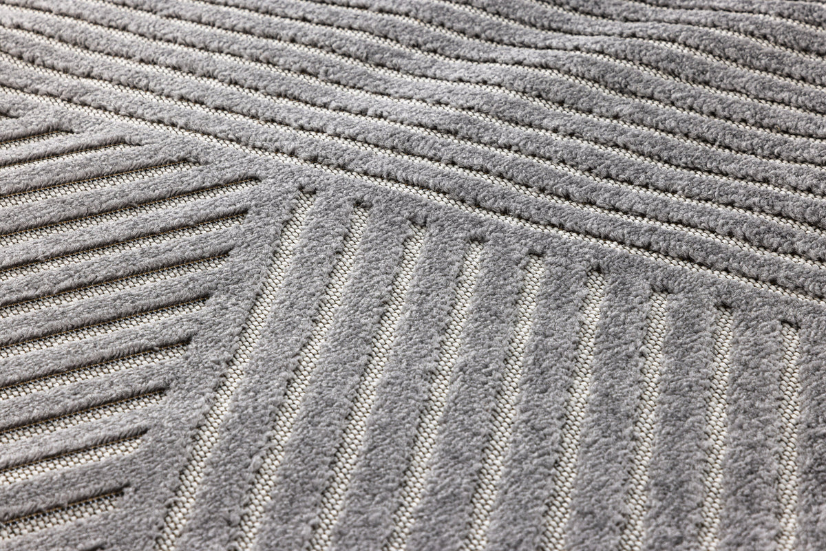 Aron Teppich in Grau präsentiert im Onlineshop von KAQTU Design AG. Teppich ist von Venture Home