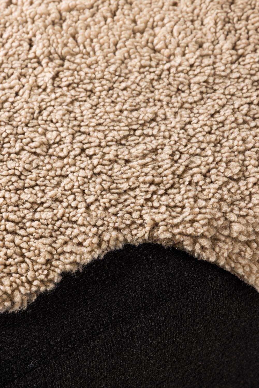 Katy Throw in Beige präsentiert im Onlineshop von KAQTU Design AG. Fell ist von Venture Home