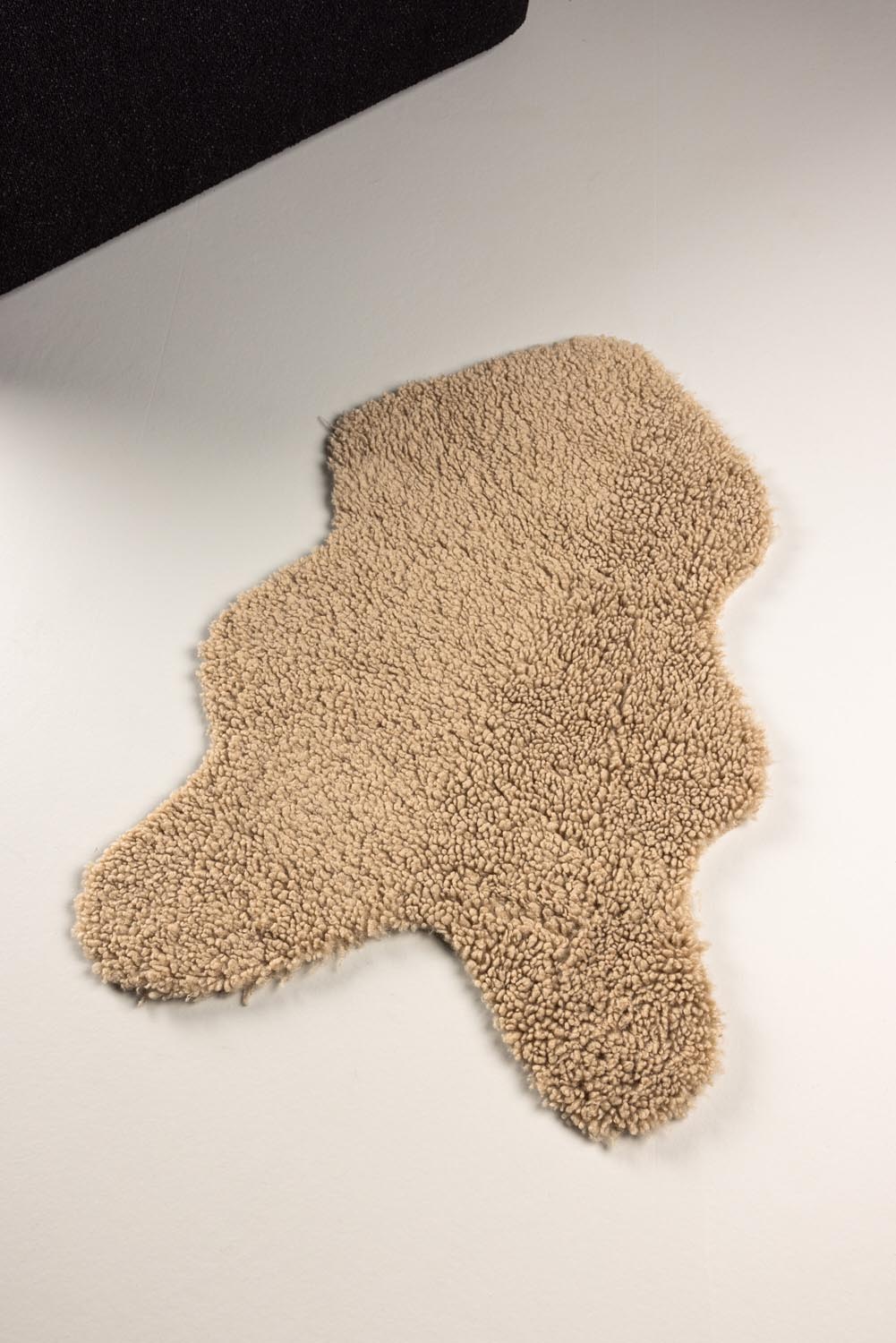 Katy Throw in Beige präsentiert im Onlineshop von KAQTU Design AG. Fell ist von Venture Home