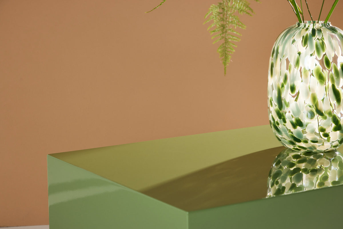 York Sofatisch in Dunkelgrün präsentiert im Onlineshop von KAQTU Design AG. Beistelltisch ist von Venture Home