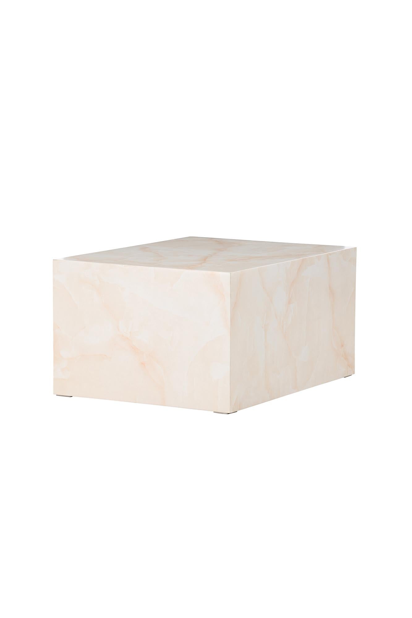 Entdecken Sie den eleganten York Sofatisch von Venture Home – ein stilvoller Beistelltisch aus hochwertigem MDF, ideal für jedes Wohnzimmer.